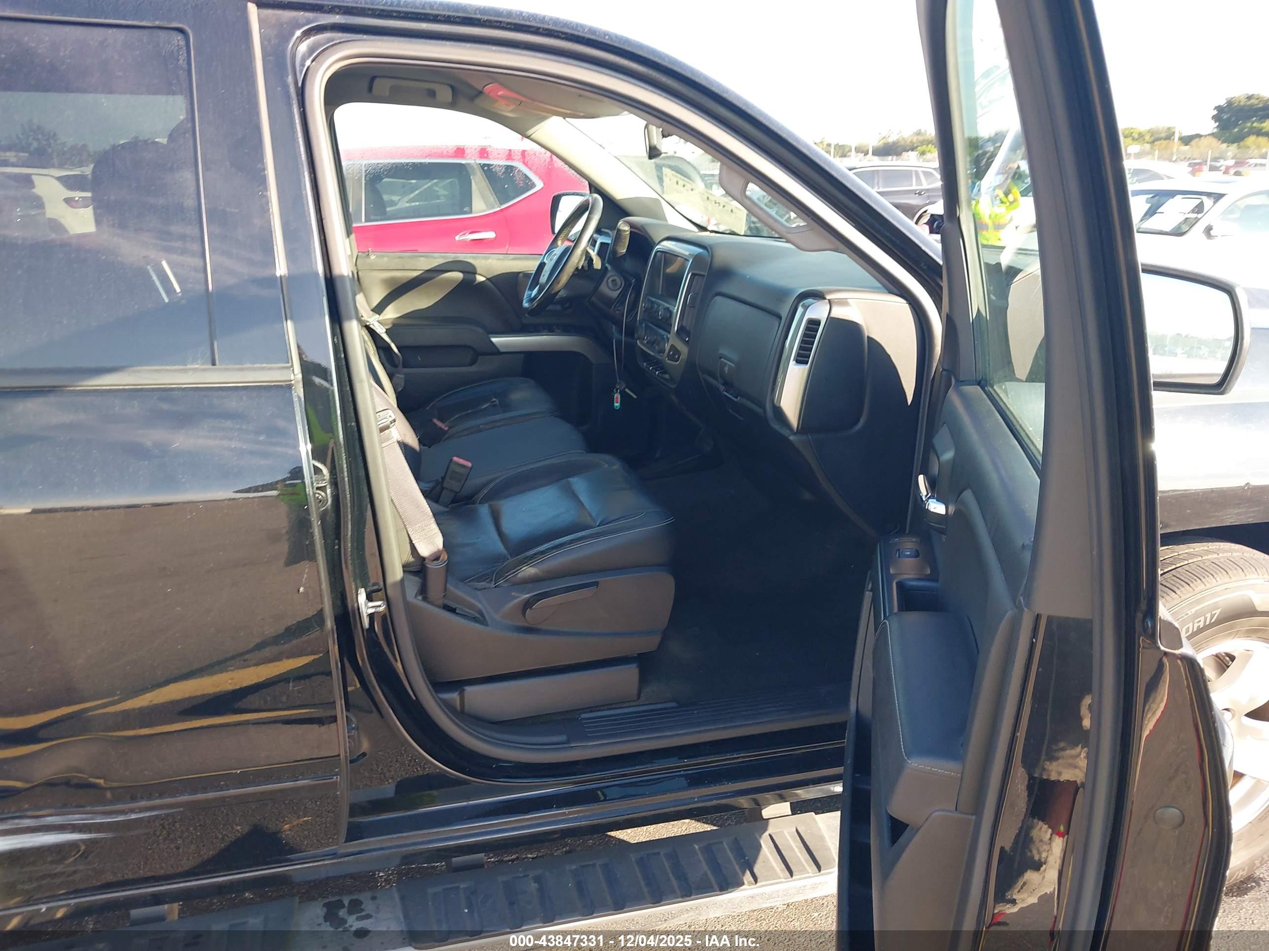 CHEVROLET SILVERADO image 5