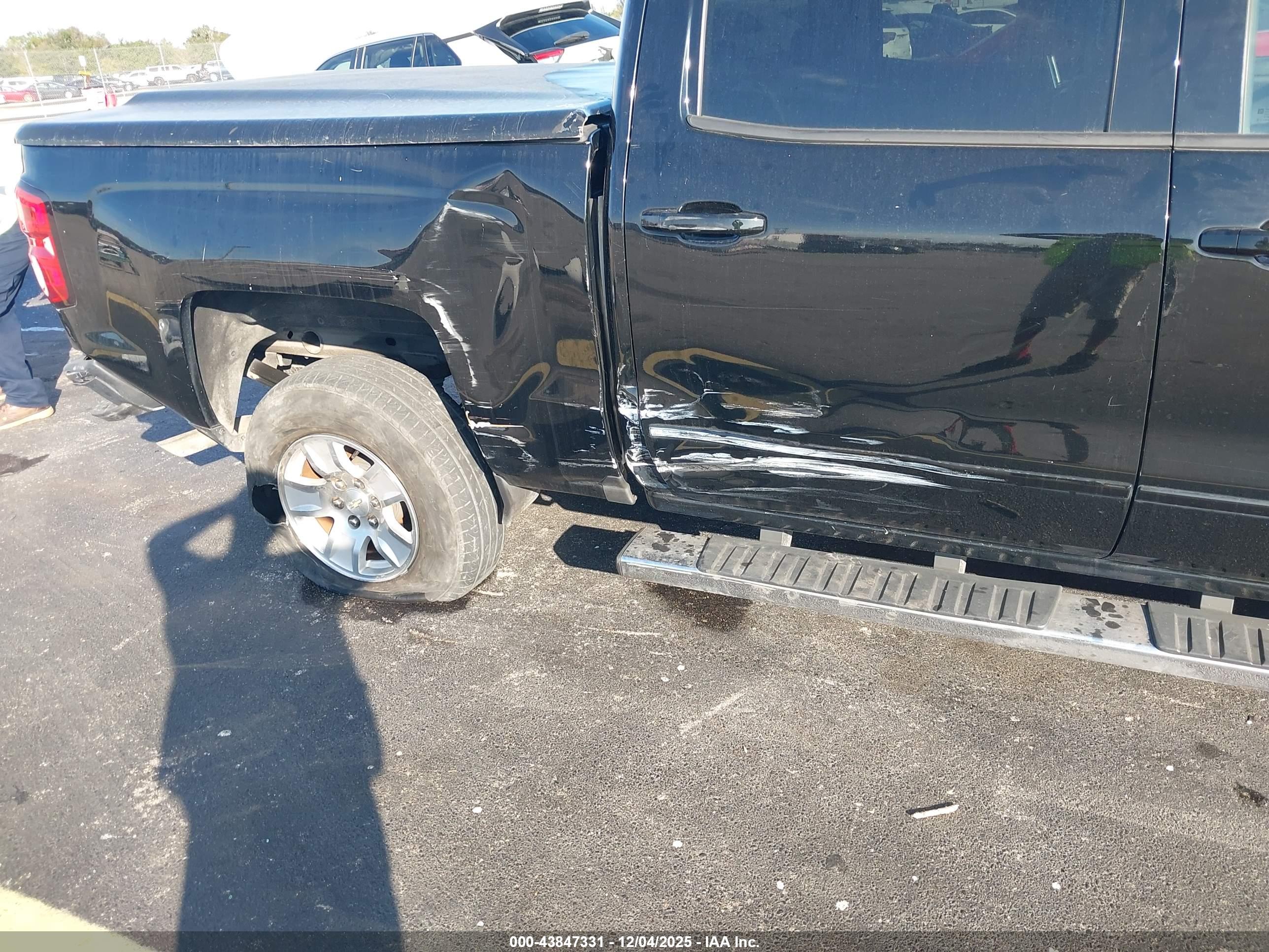 CHEVROLET SILVERADO image 6