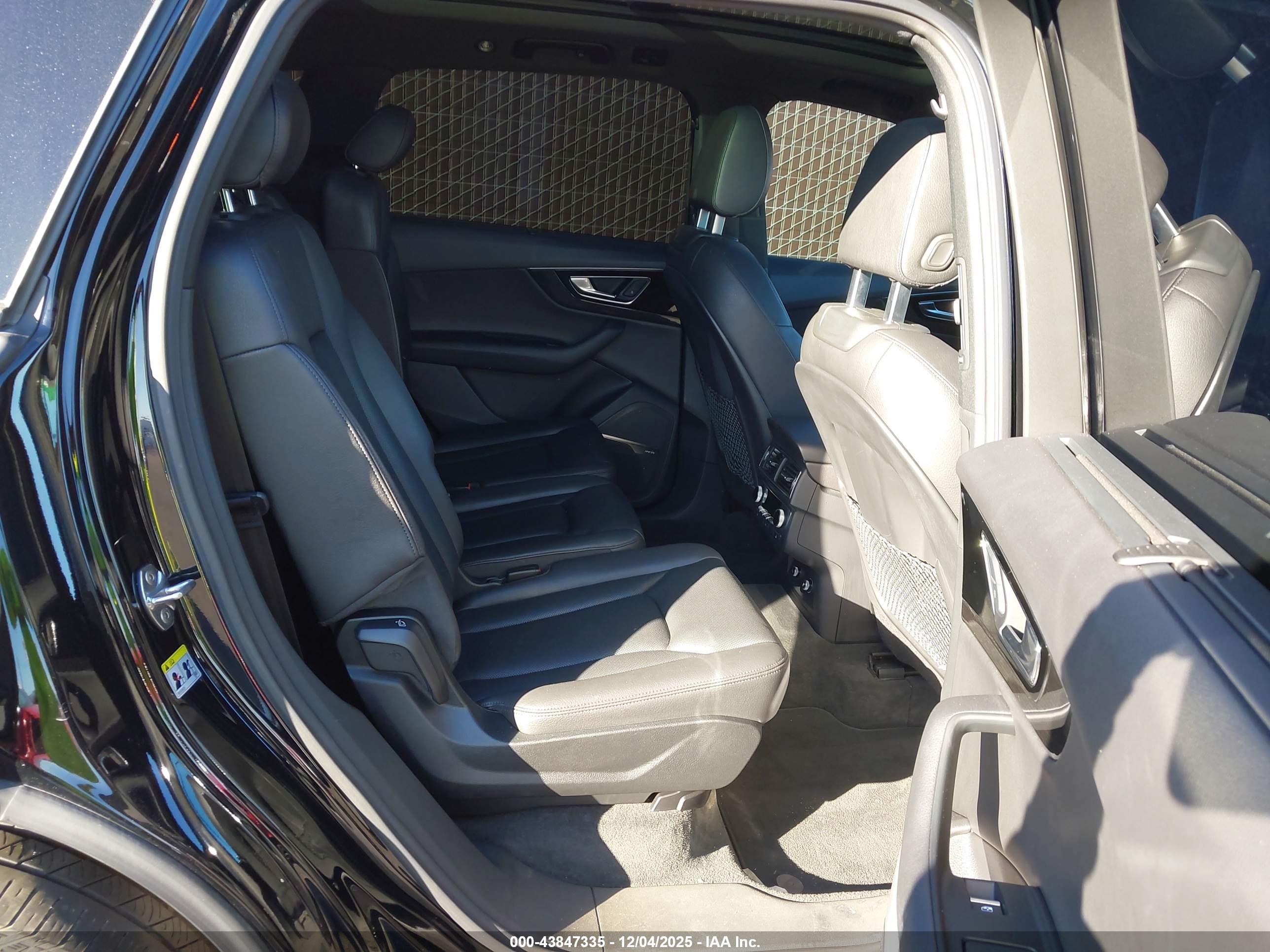 AUDI Q7 image 8