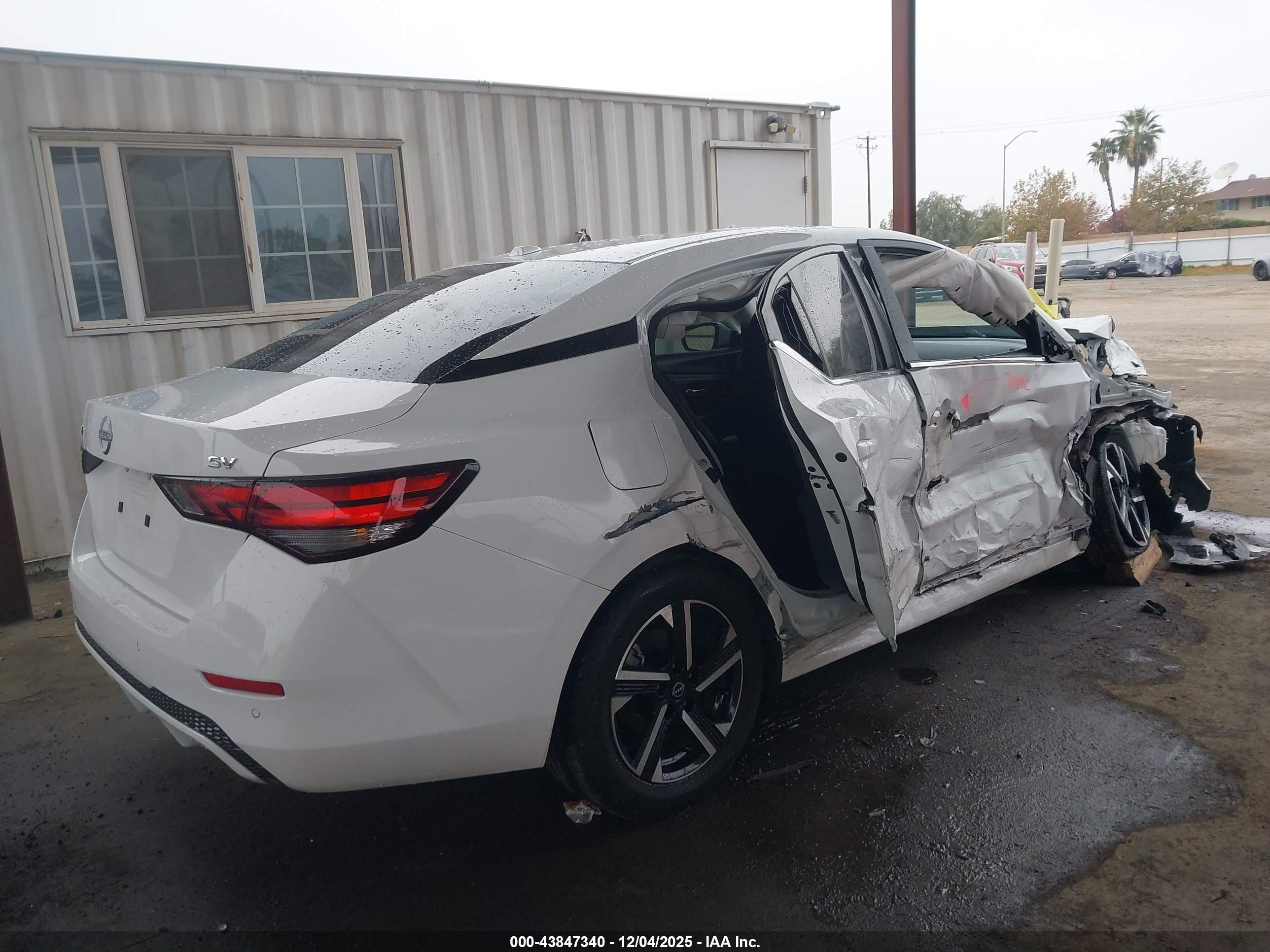 NISSAN SENTRA image 4