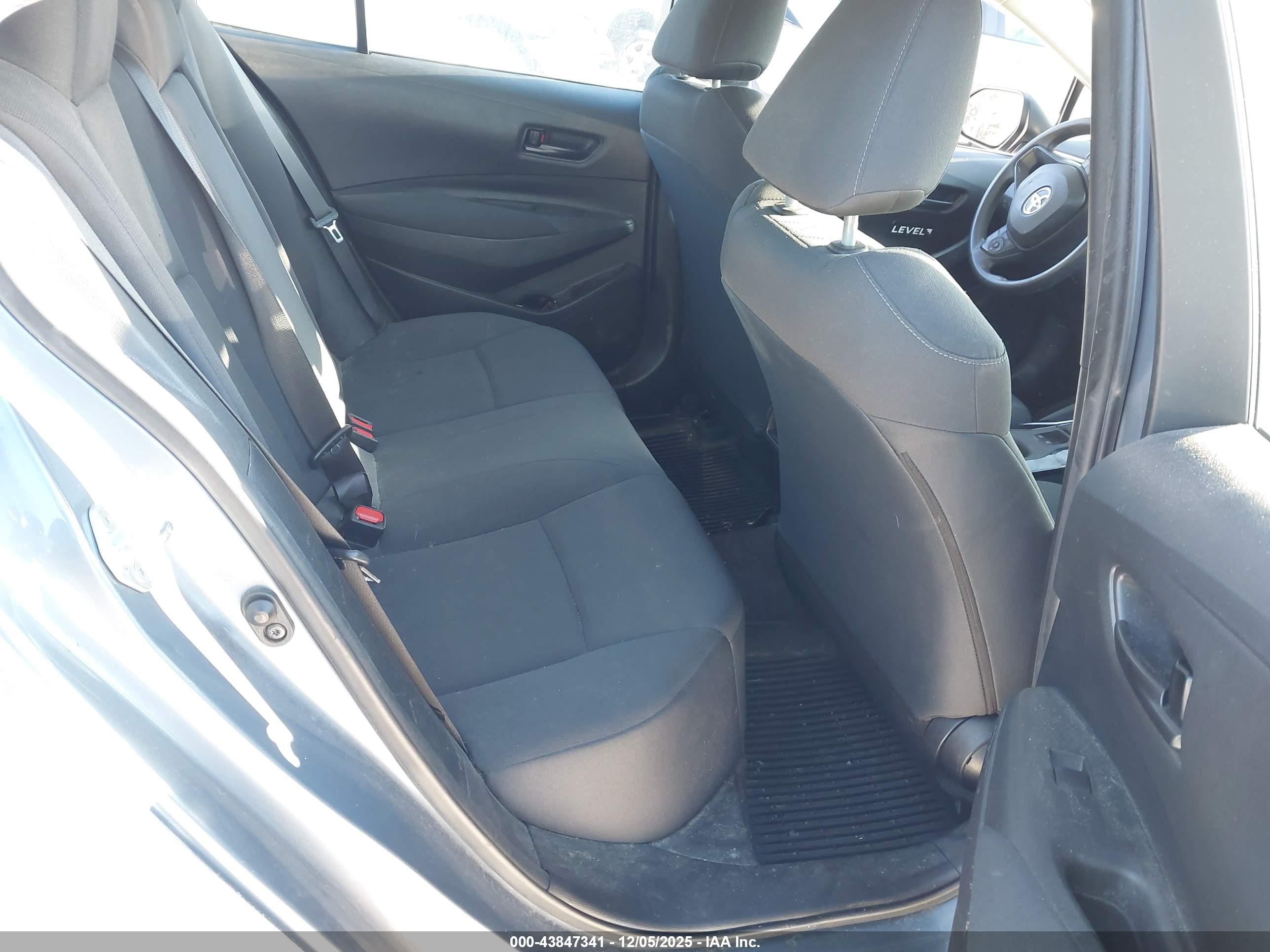 TOYOTA COROLLA image 8