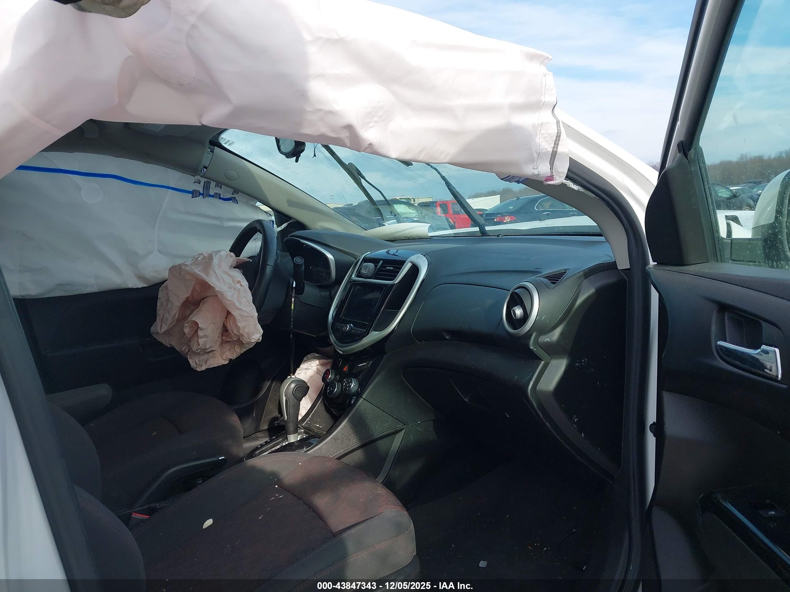 CHEVROLET SONIC image 5
