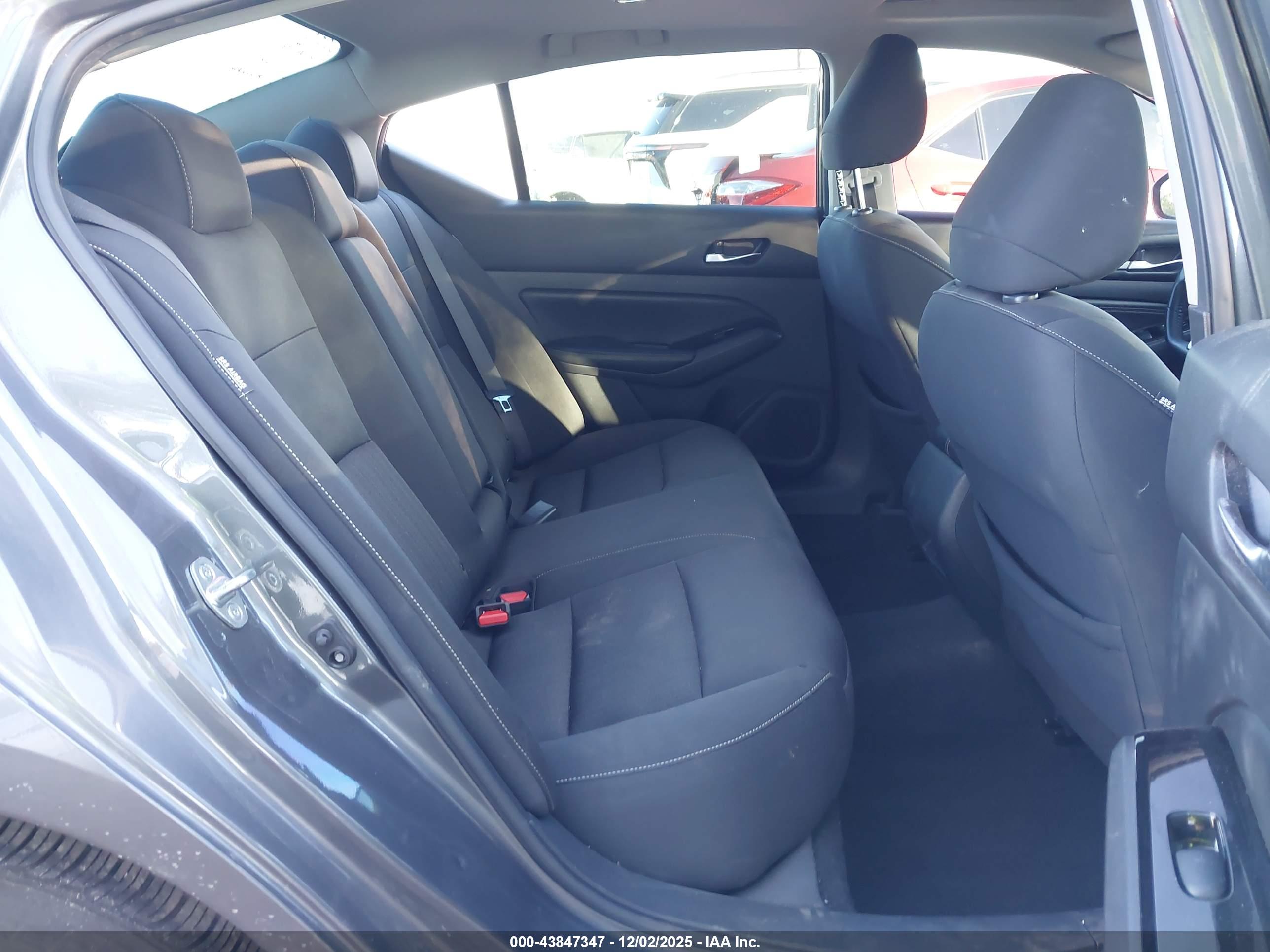 NISSAN ALTIMA image 8