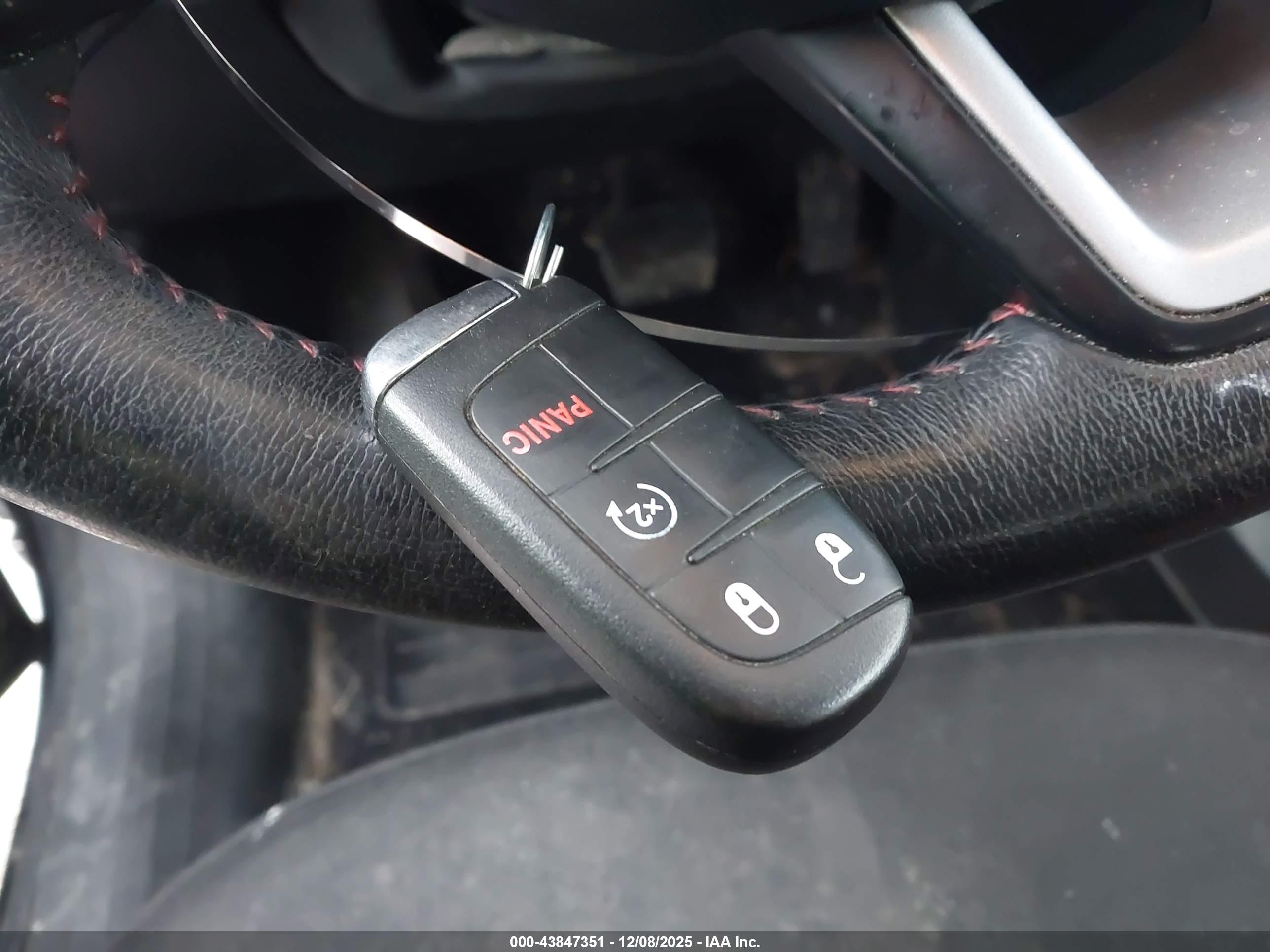 JEEP RENEGADE image 11