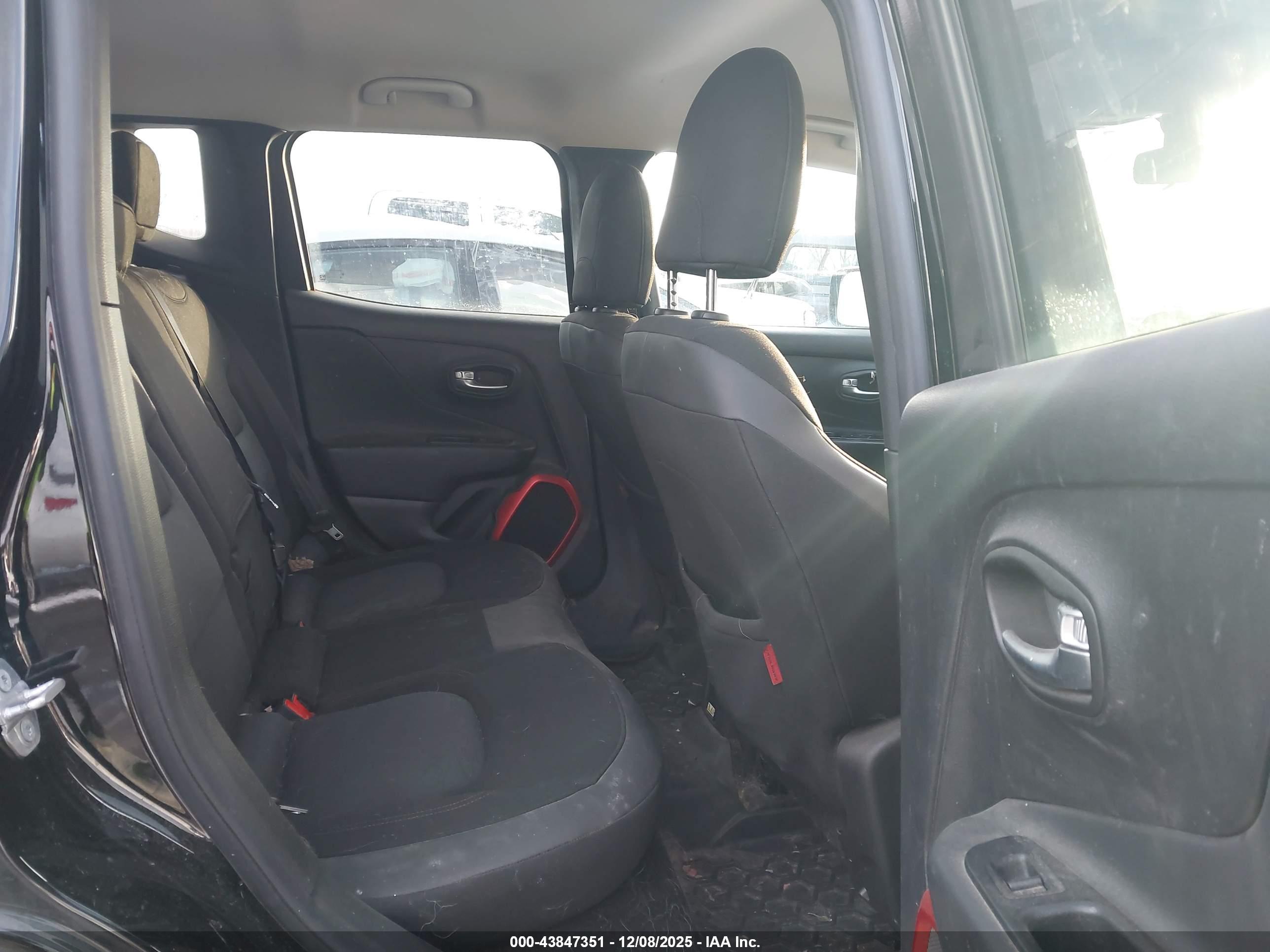 JEEP RENEGADE image 8