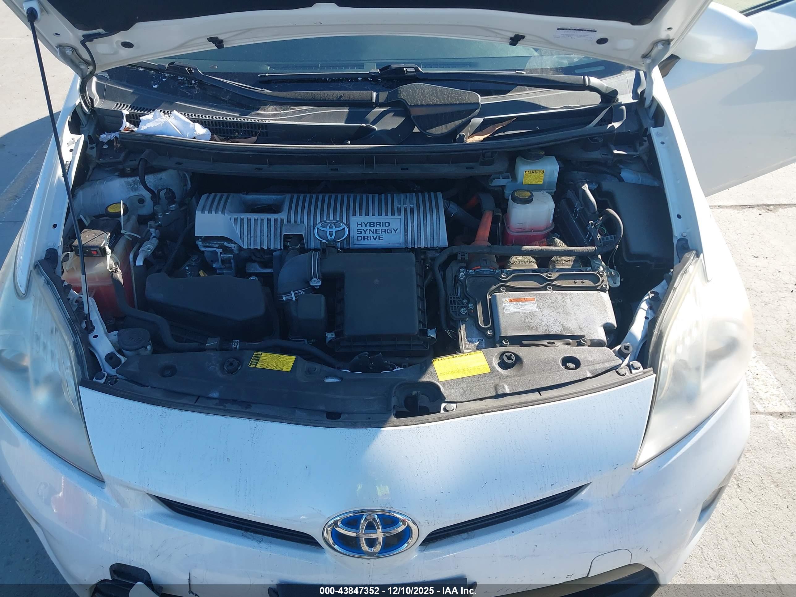 TOYOTA PRIUS image 10