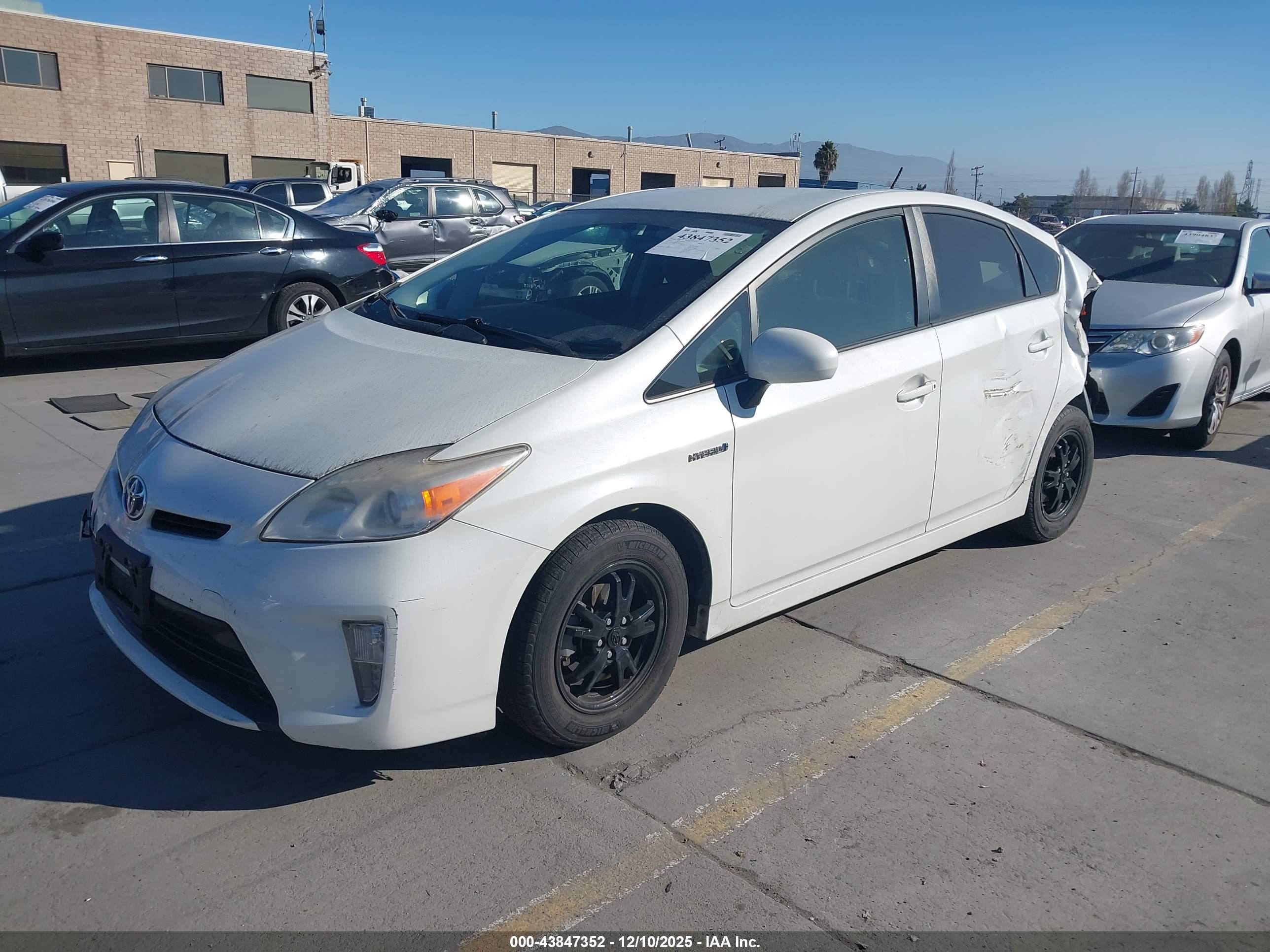 TOYOTA PRIUS image 2