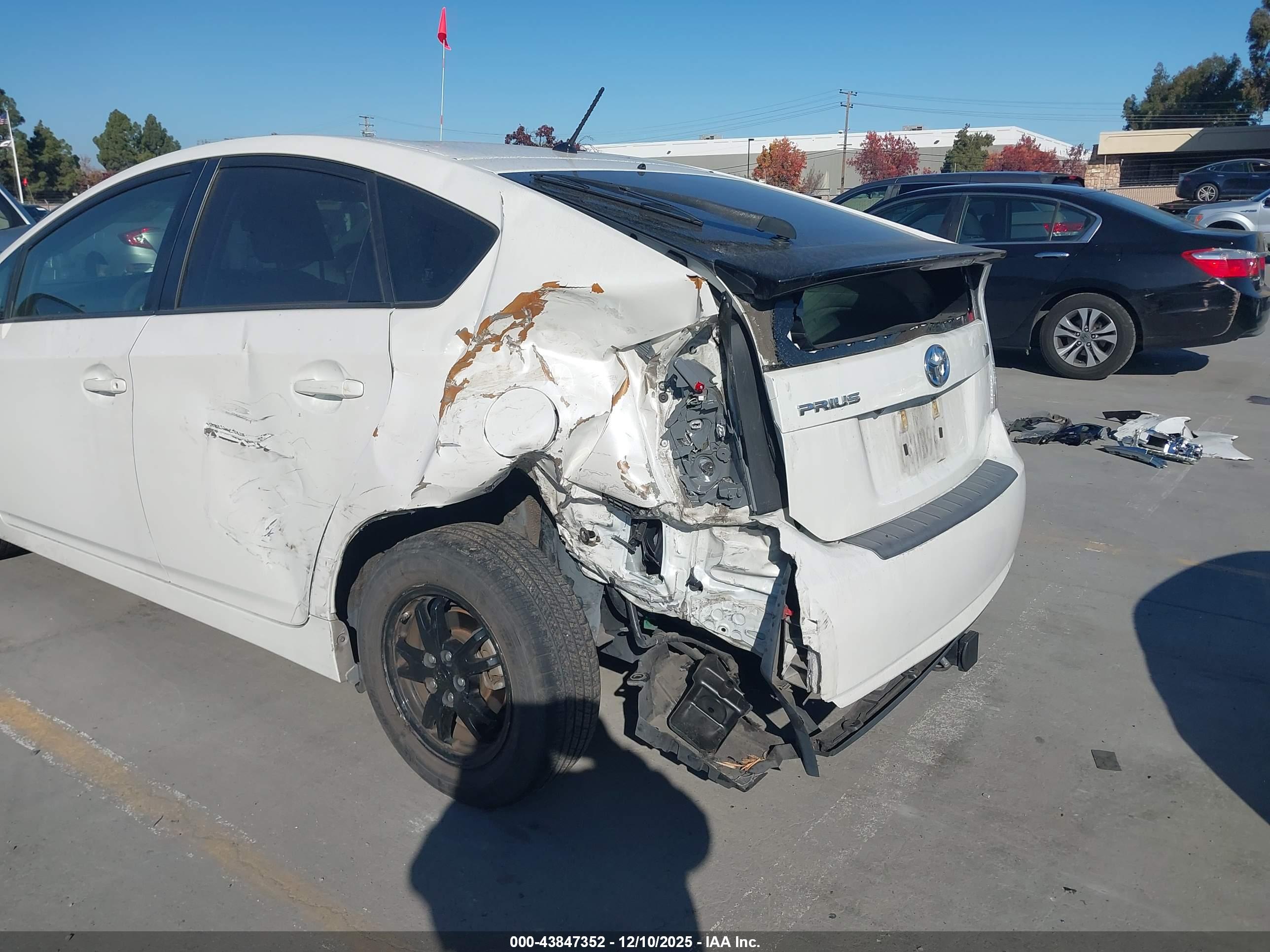 TOYOTA PRIUS image 6