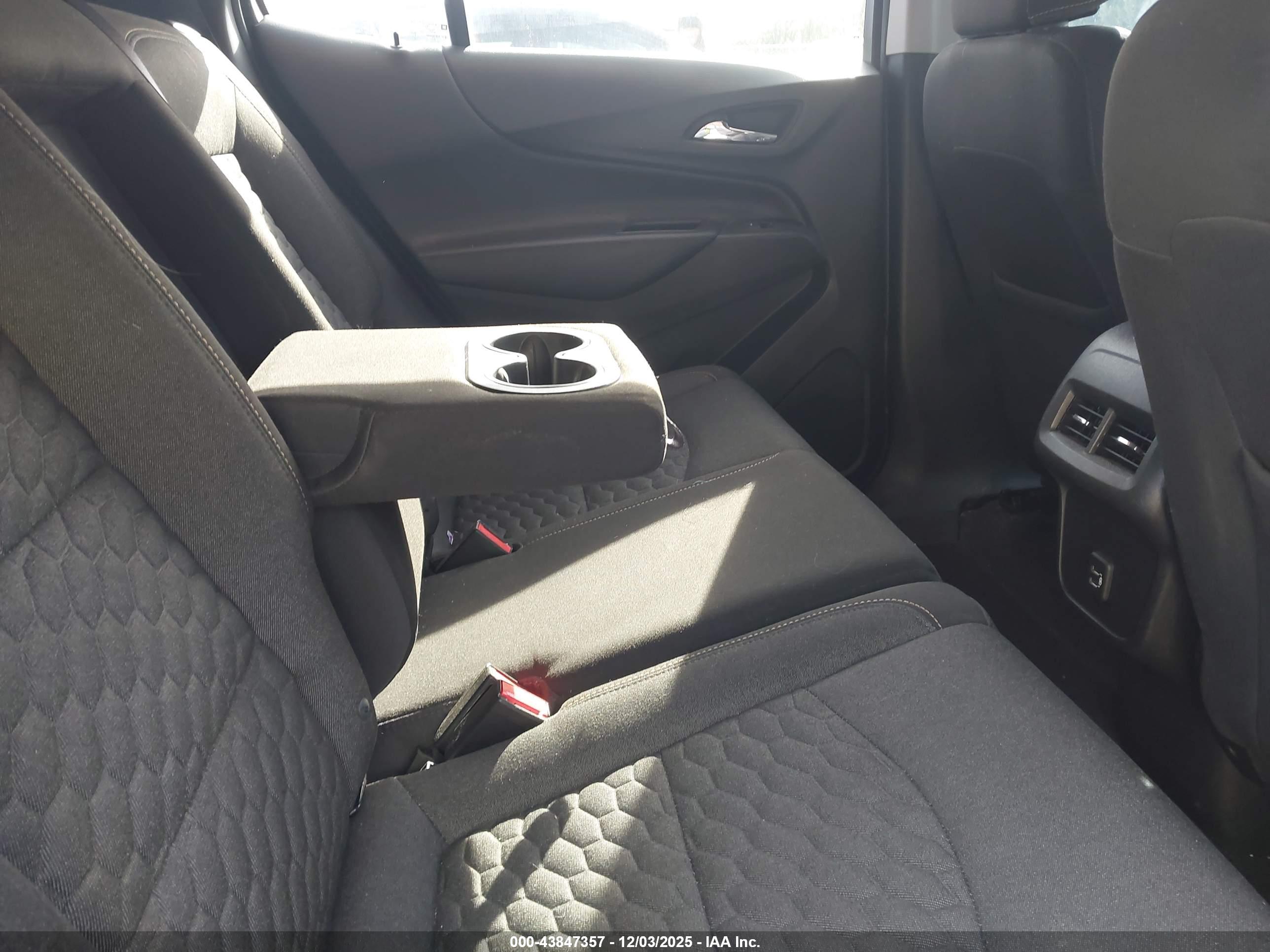 CHEVROLET EQUINOX image 8