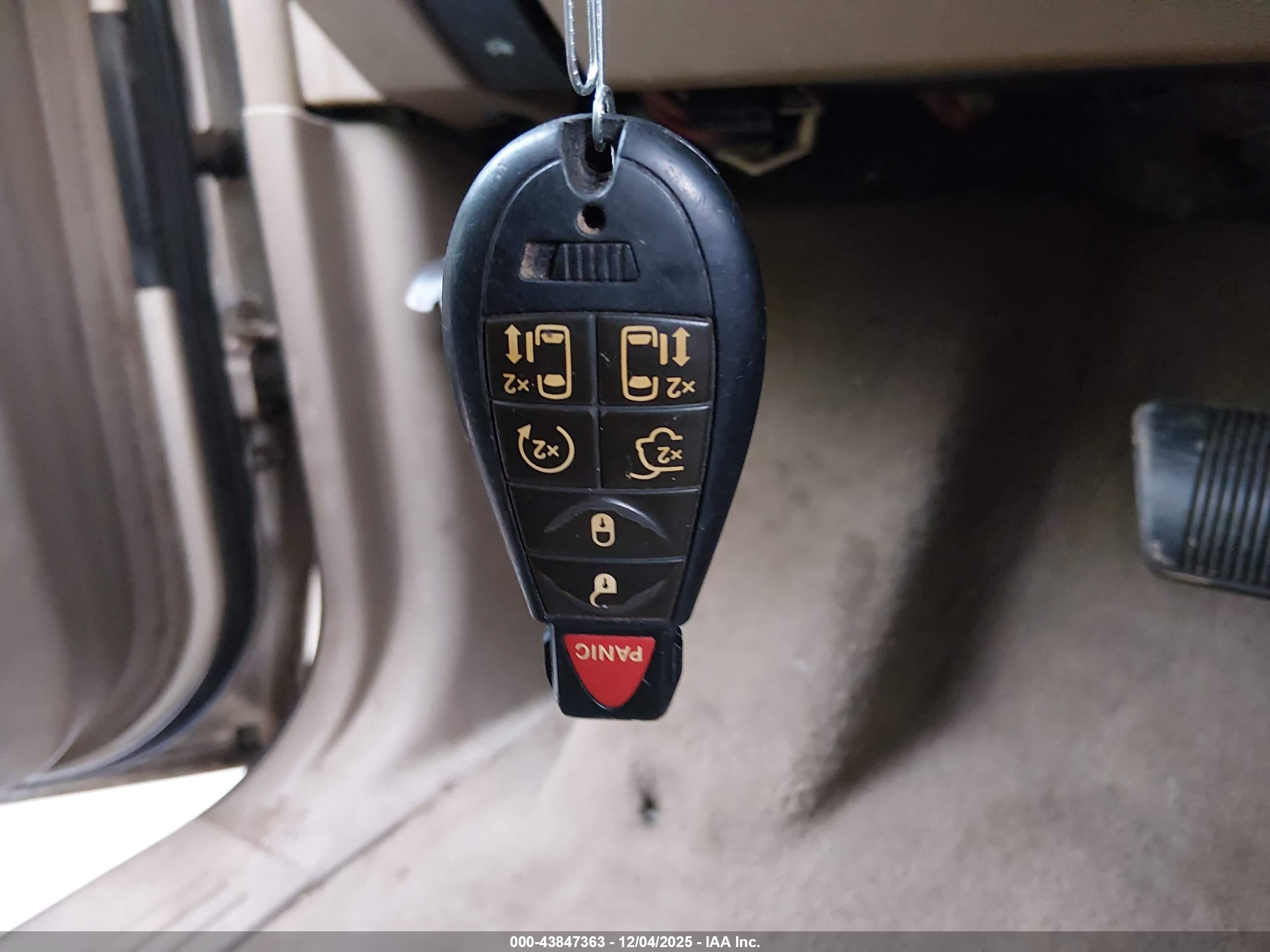 CHRYSLER TOWN image 11