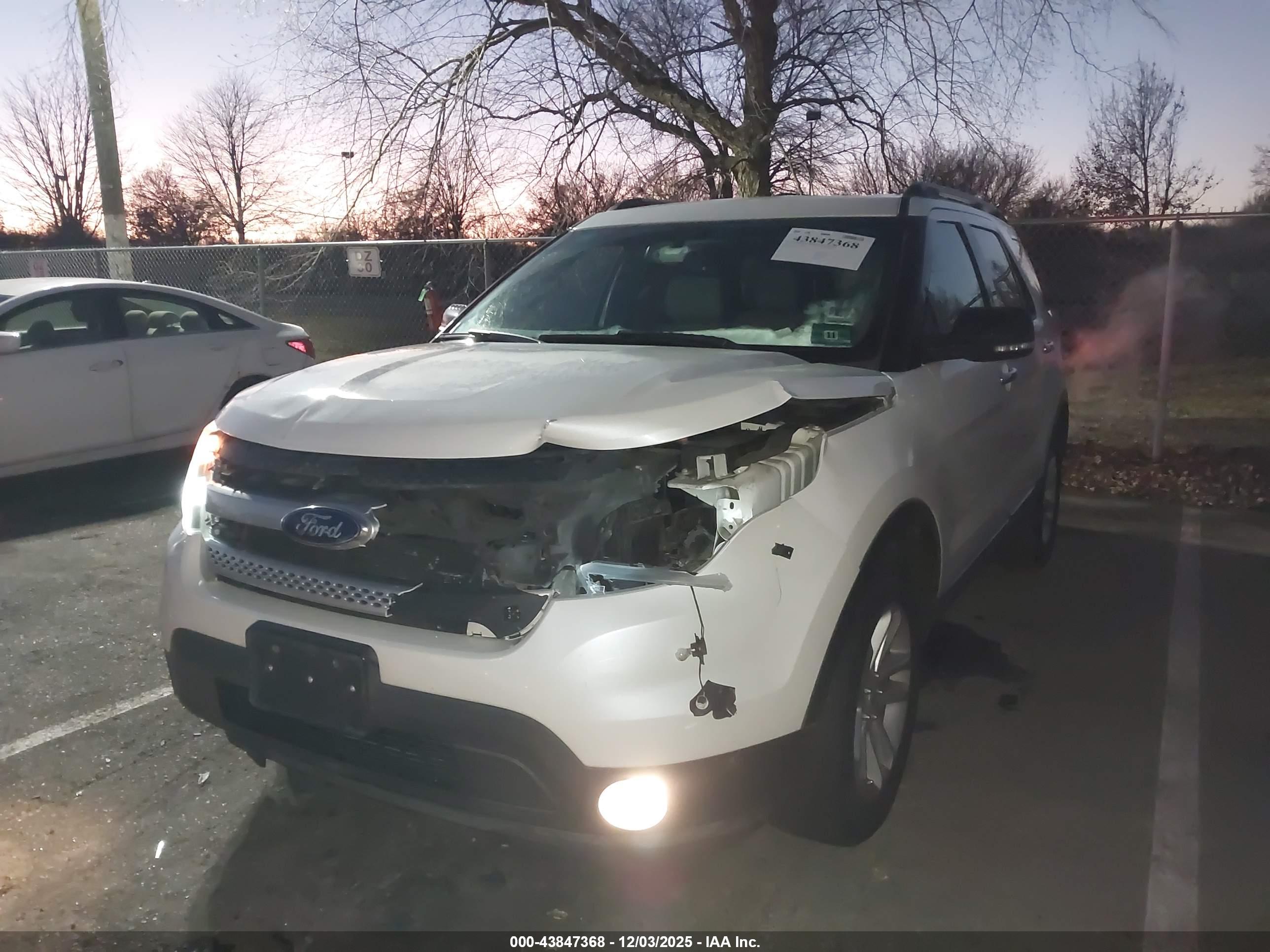 FORD EXPLORER image 2