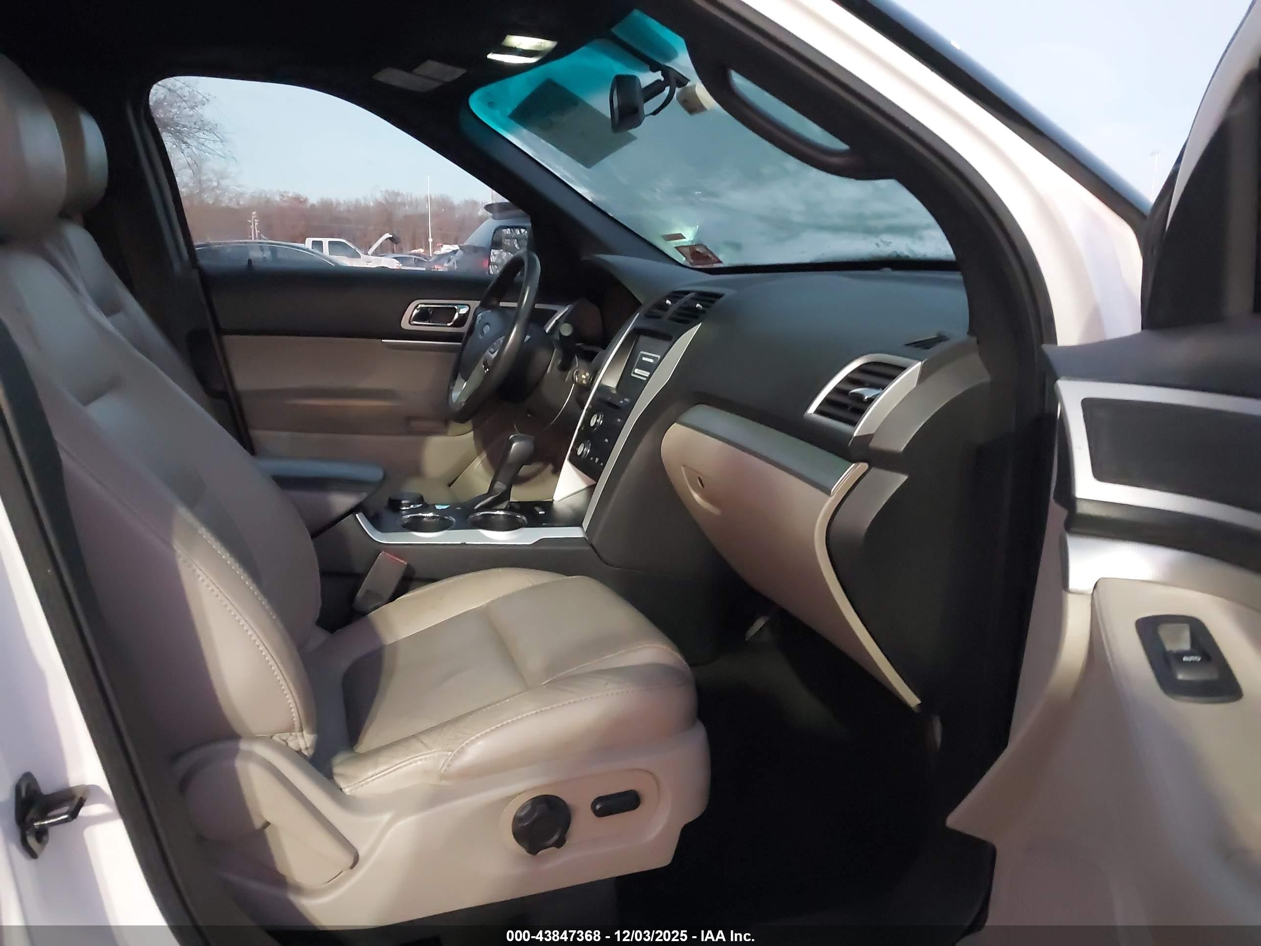FORD EXPLORER image 5