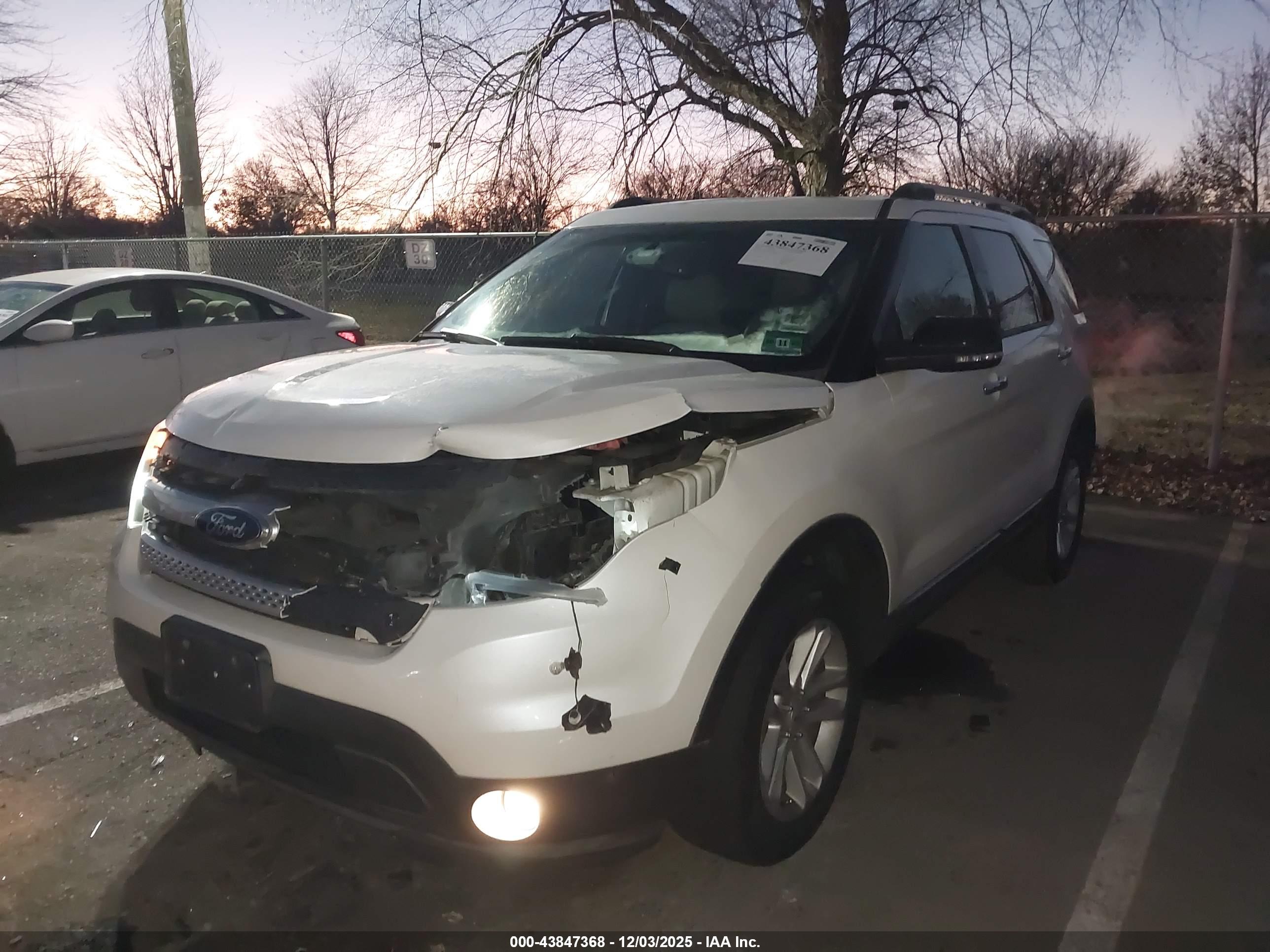 FORD EXPLORER image 6