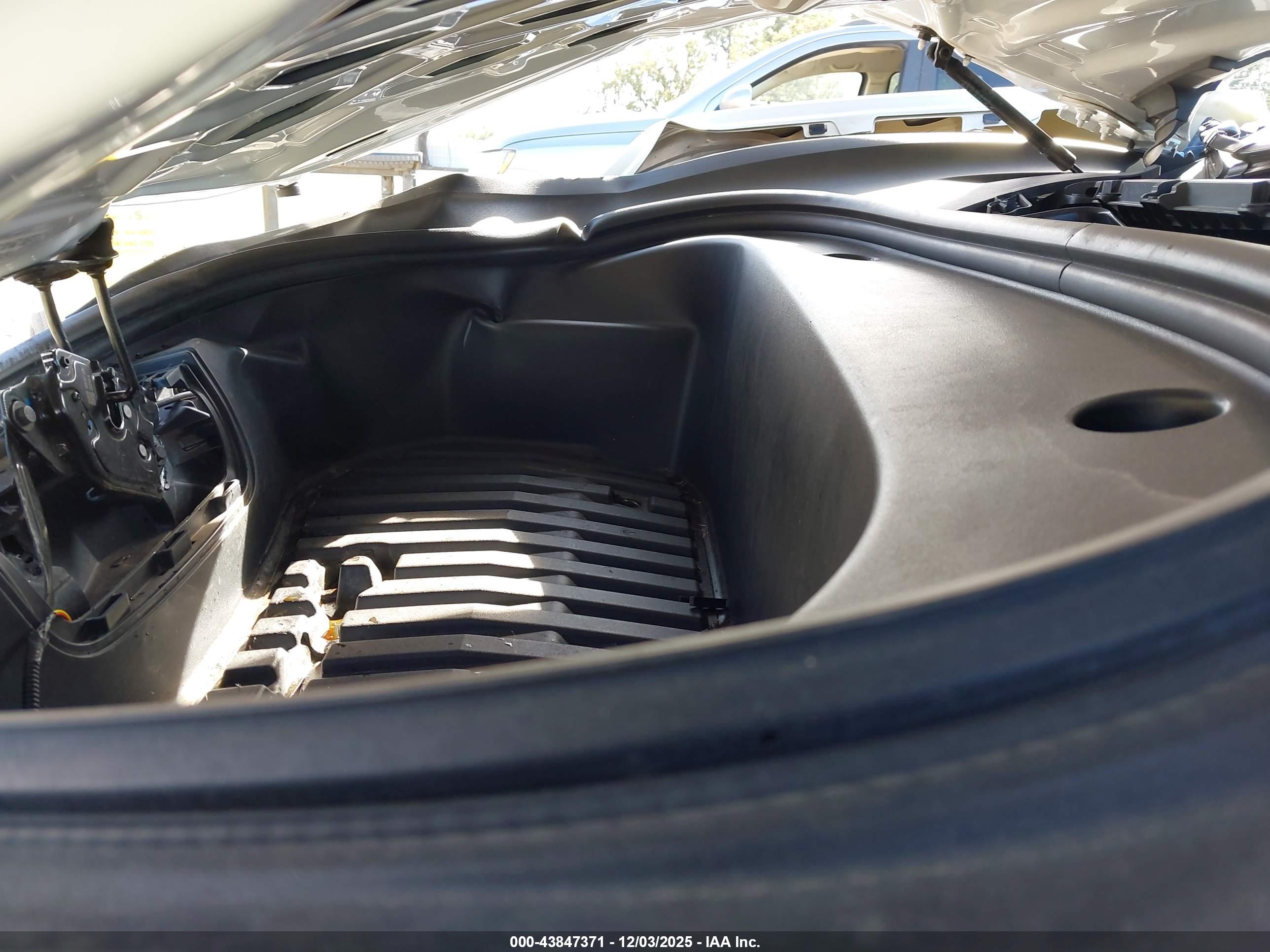 TESLA MODEL image 10