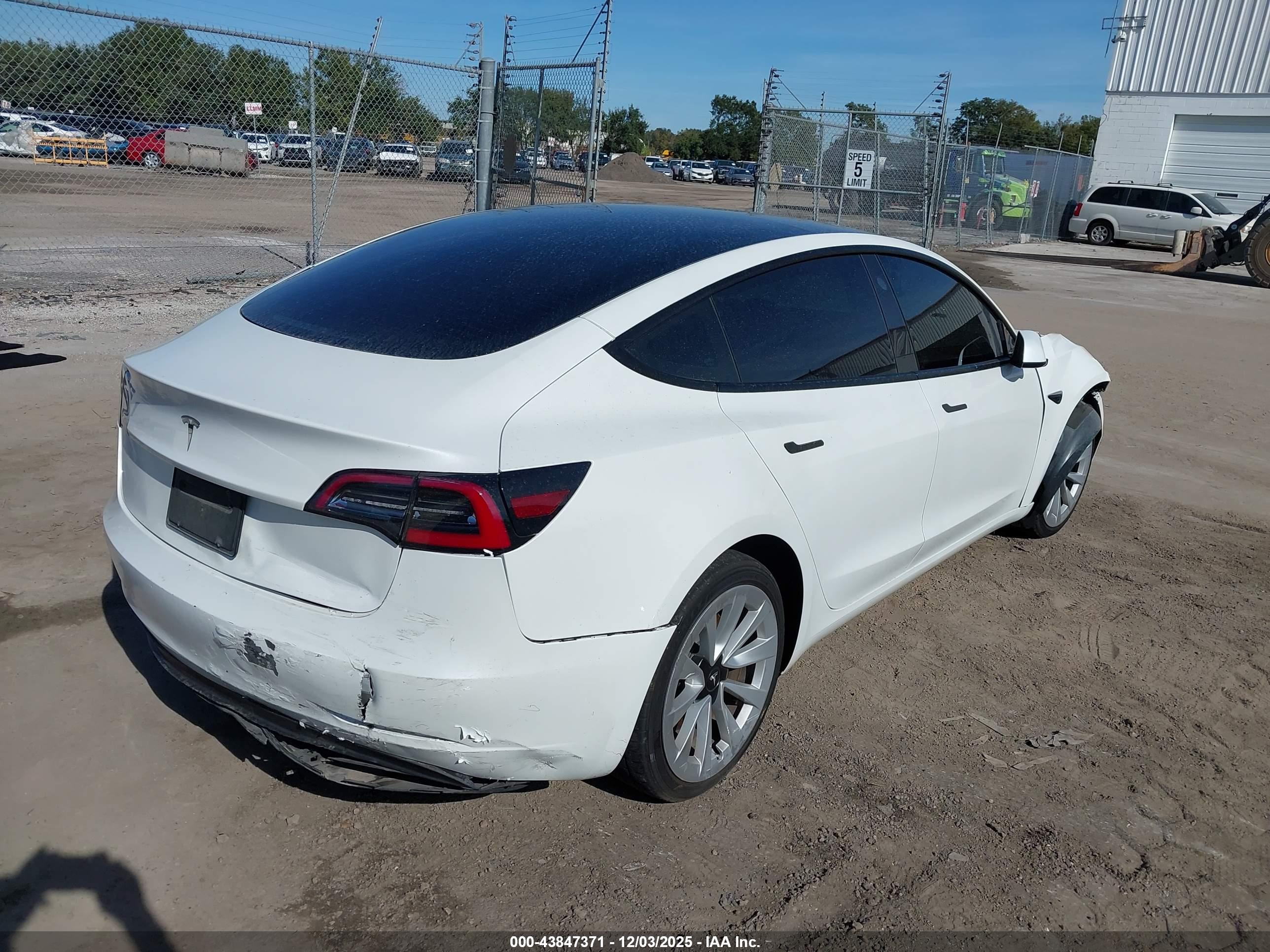 TESLA MODEL image 4