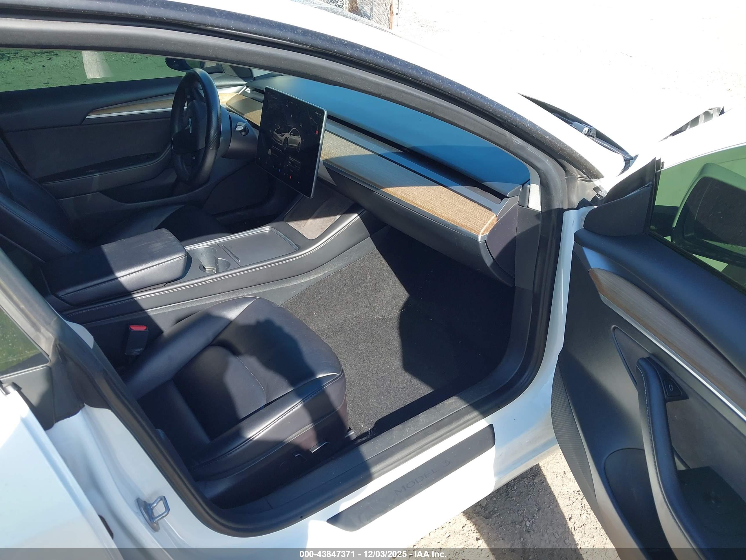 TESLA MODEL image 5