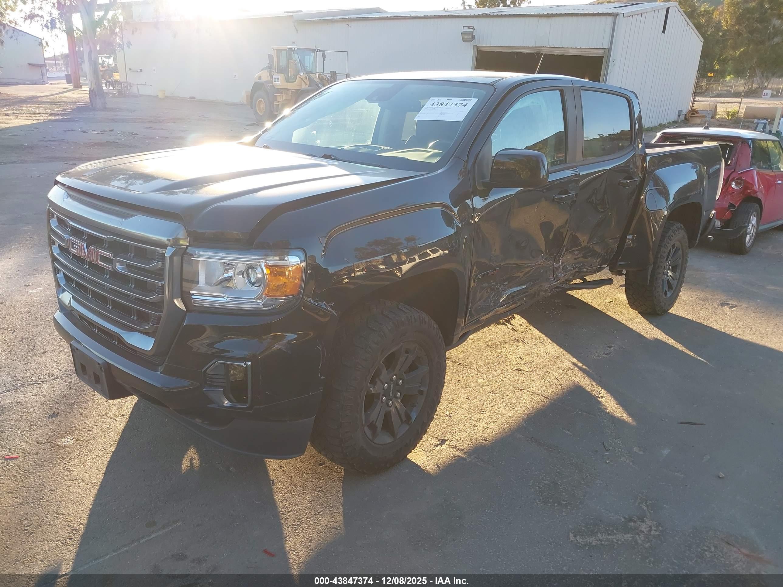 GMC CANYON image 2