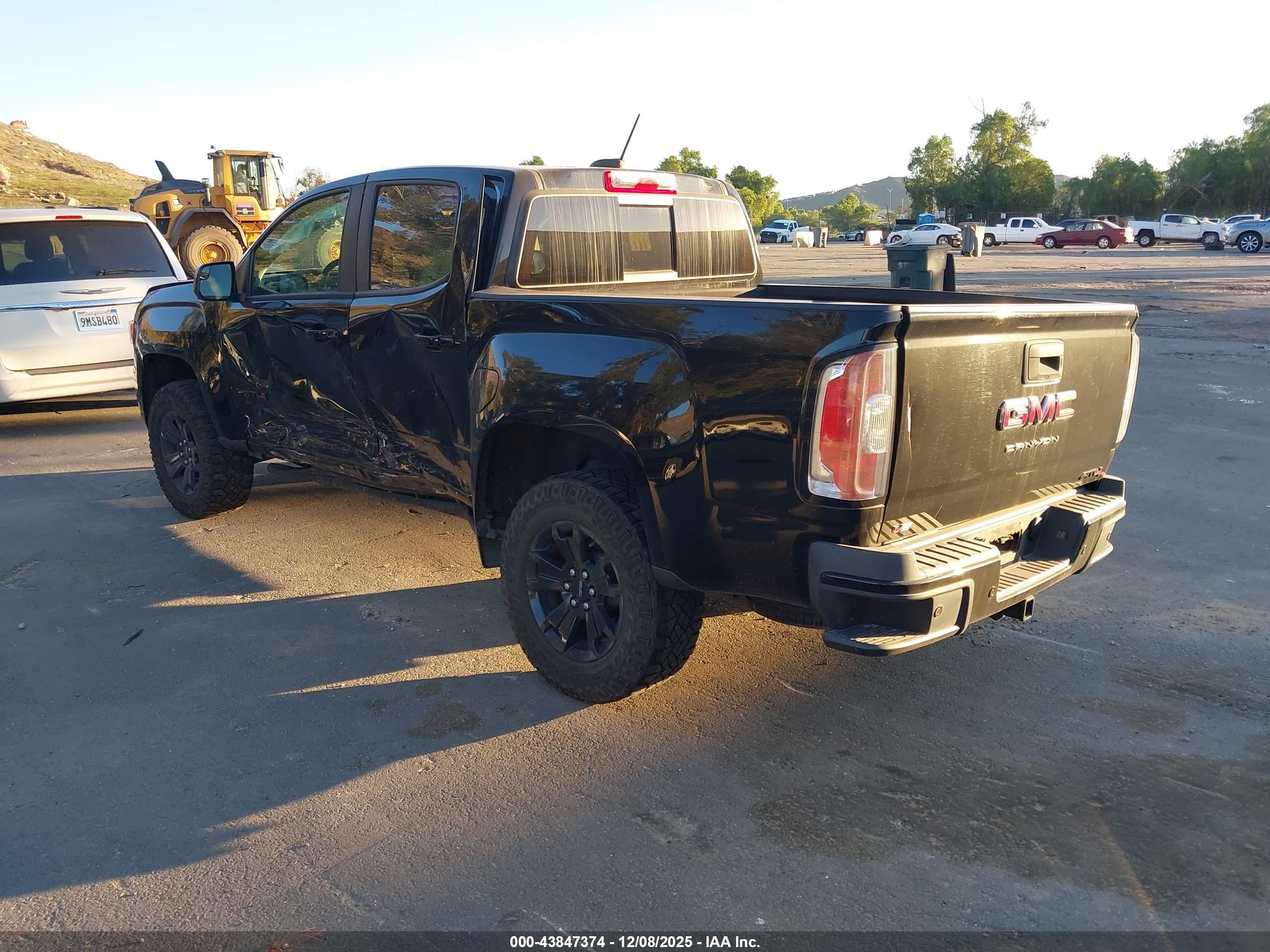 GMC CANYON image 3