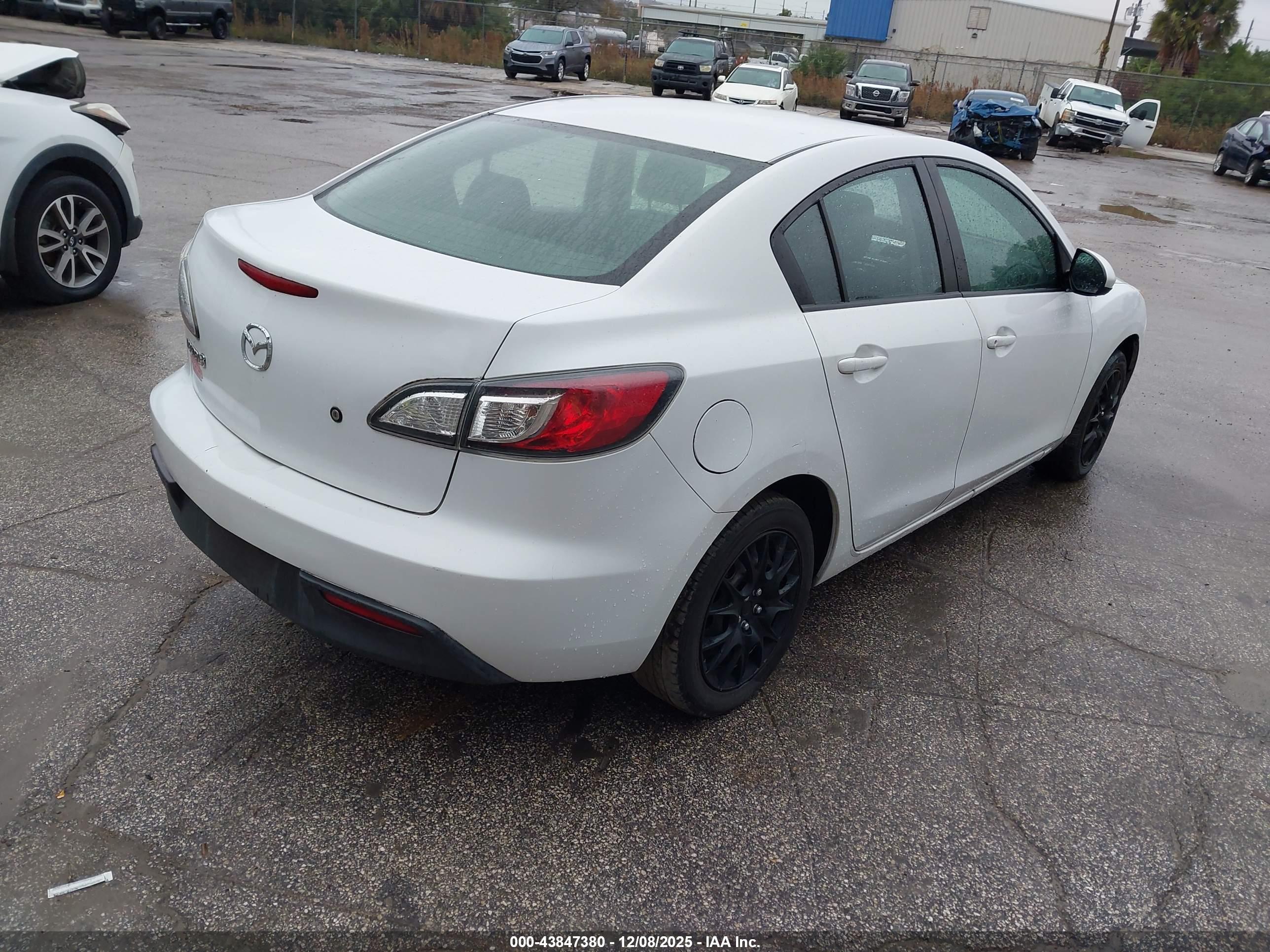 MAZDA MAZDA3 image 4