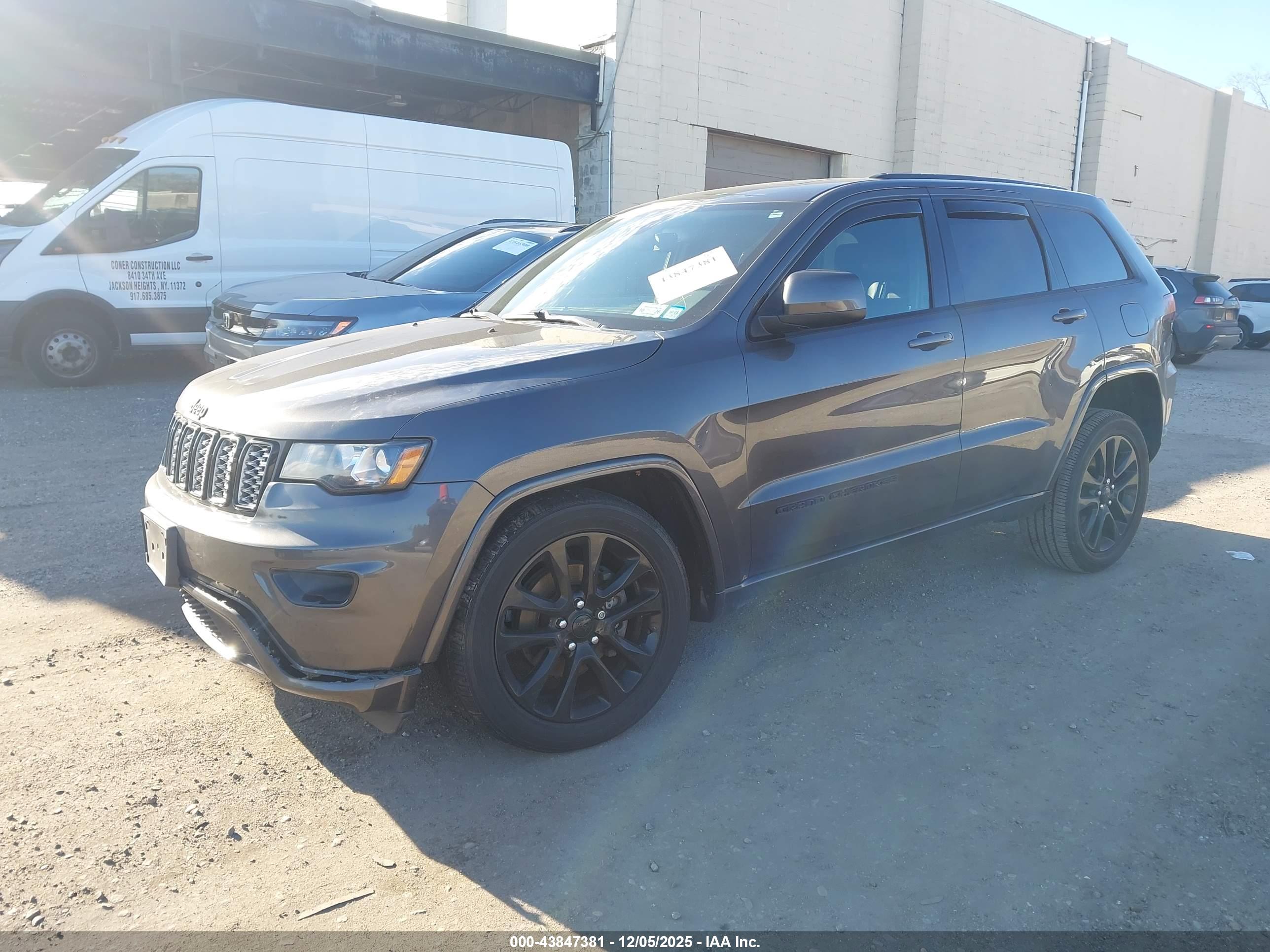 JEEP GRAND image 2
