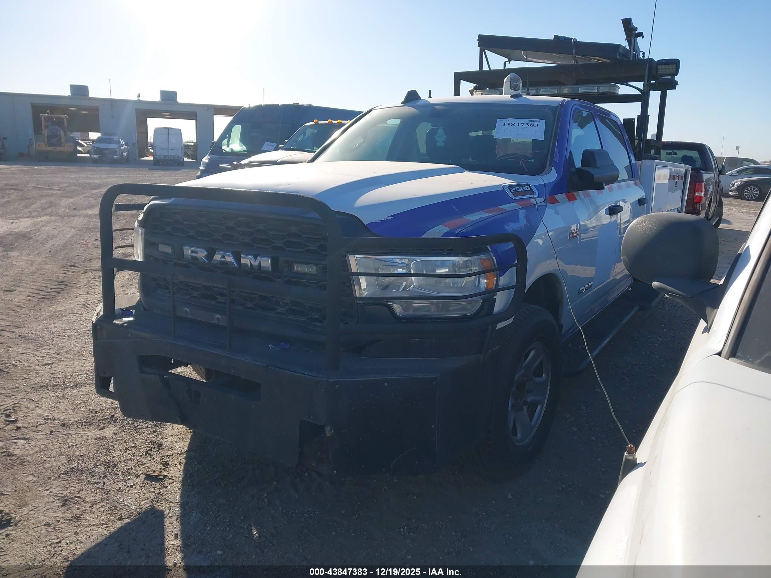 RAM 2500 image 2