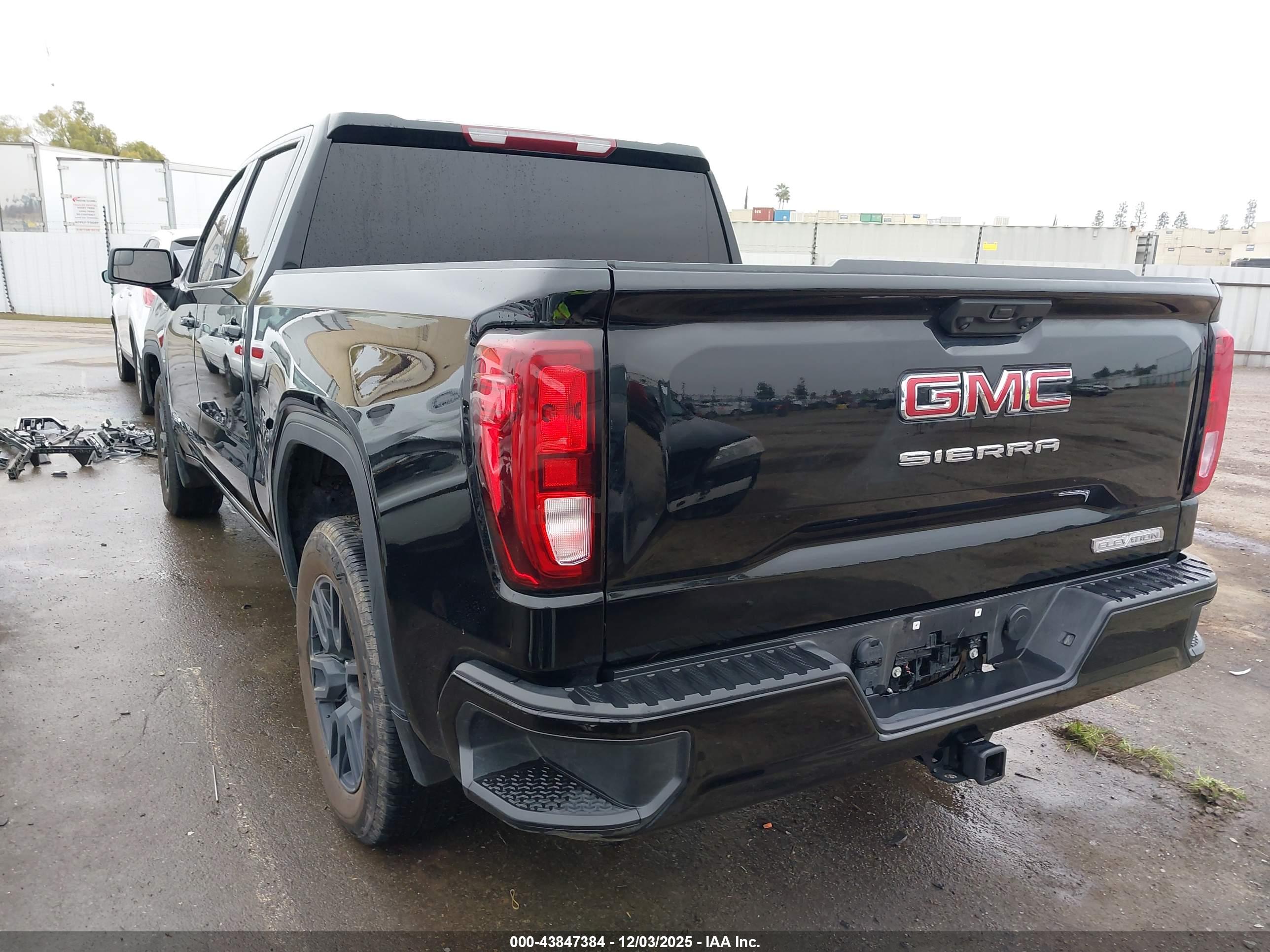 GMC SIERRA image 3