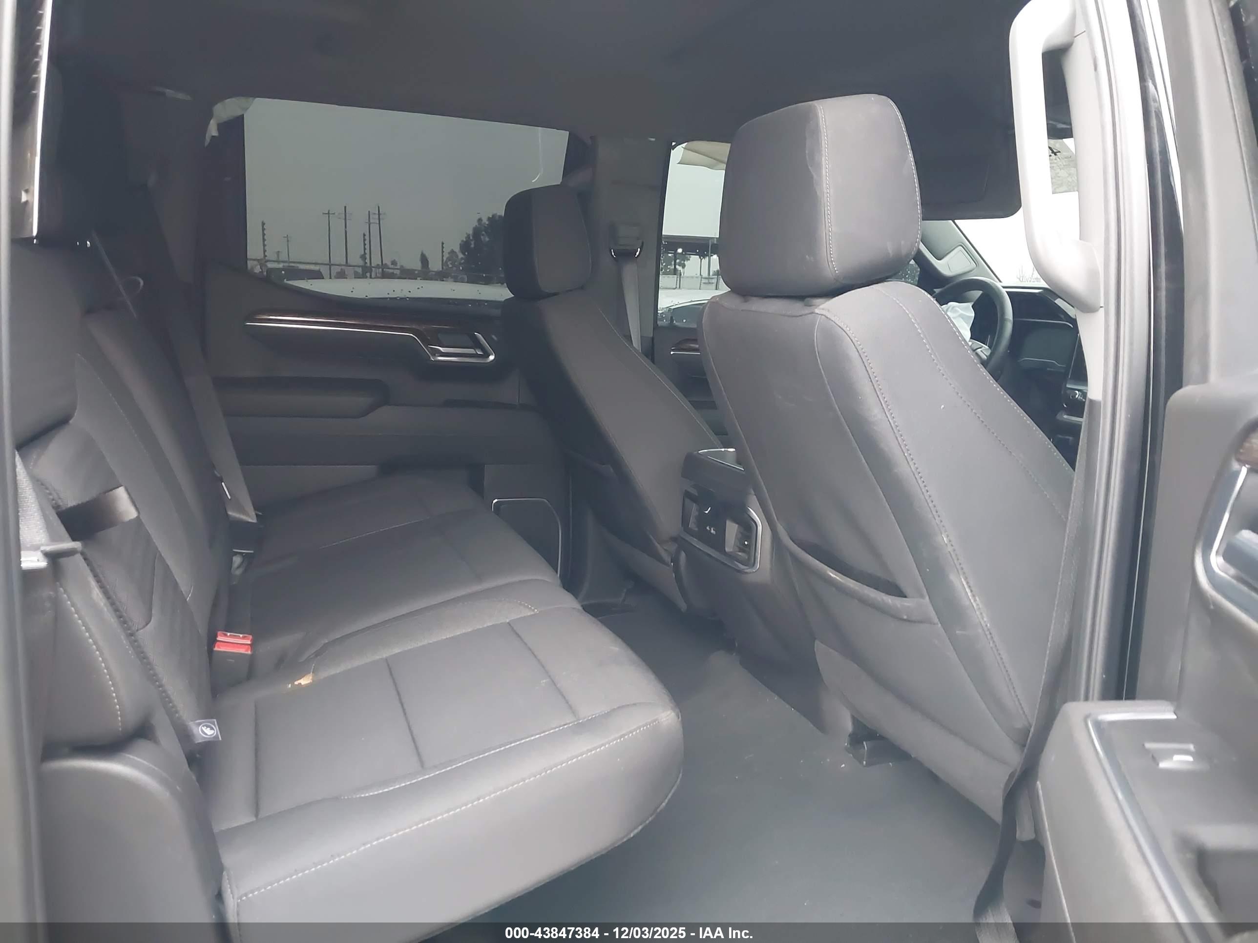 GMC SIERRA image 8