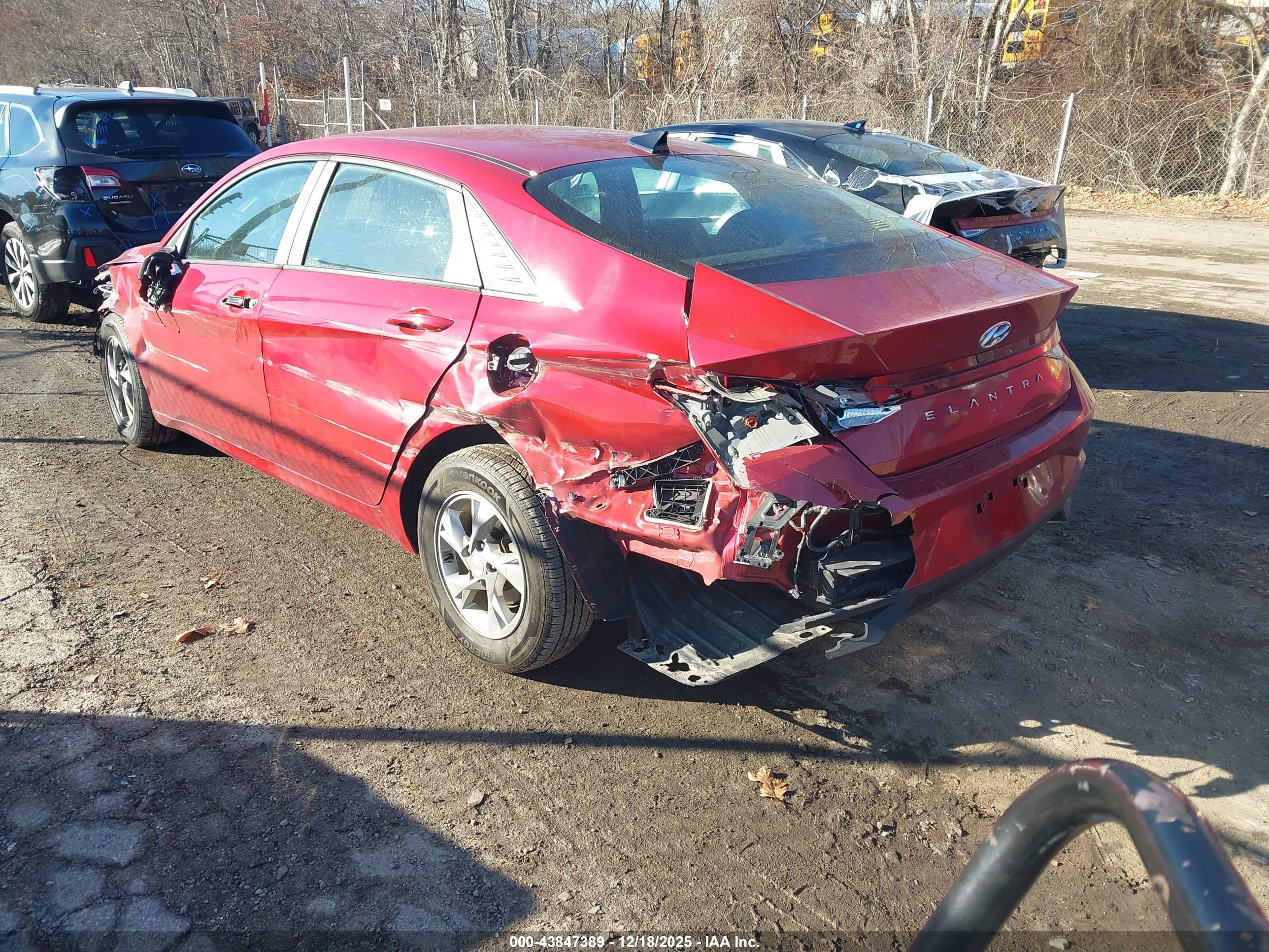HYUNDAI ELANTRA image 3
