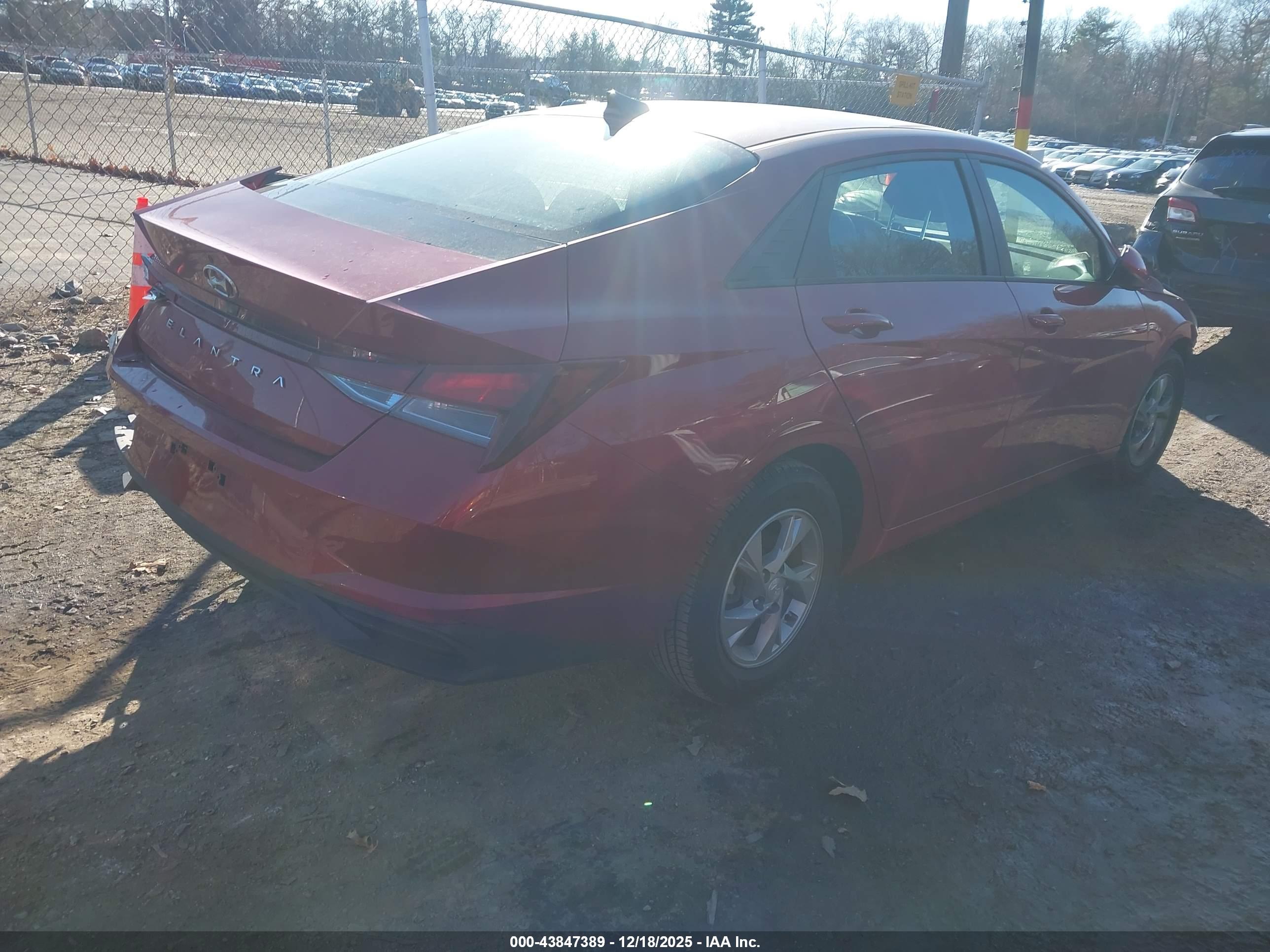 HYUNDAI ELANTRA image 4