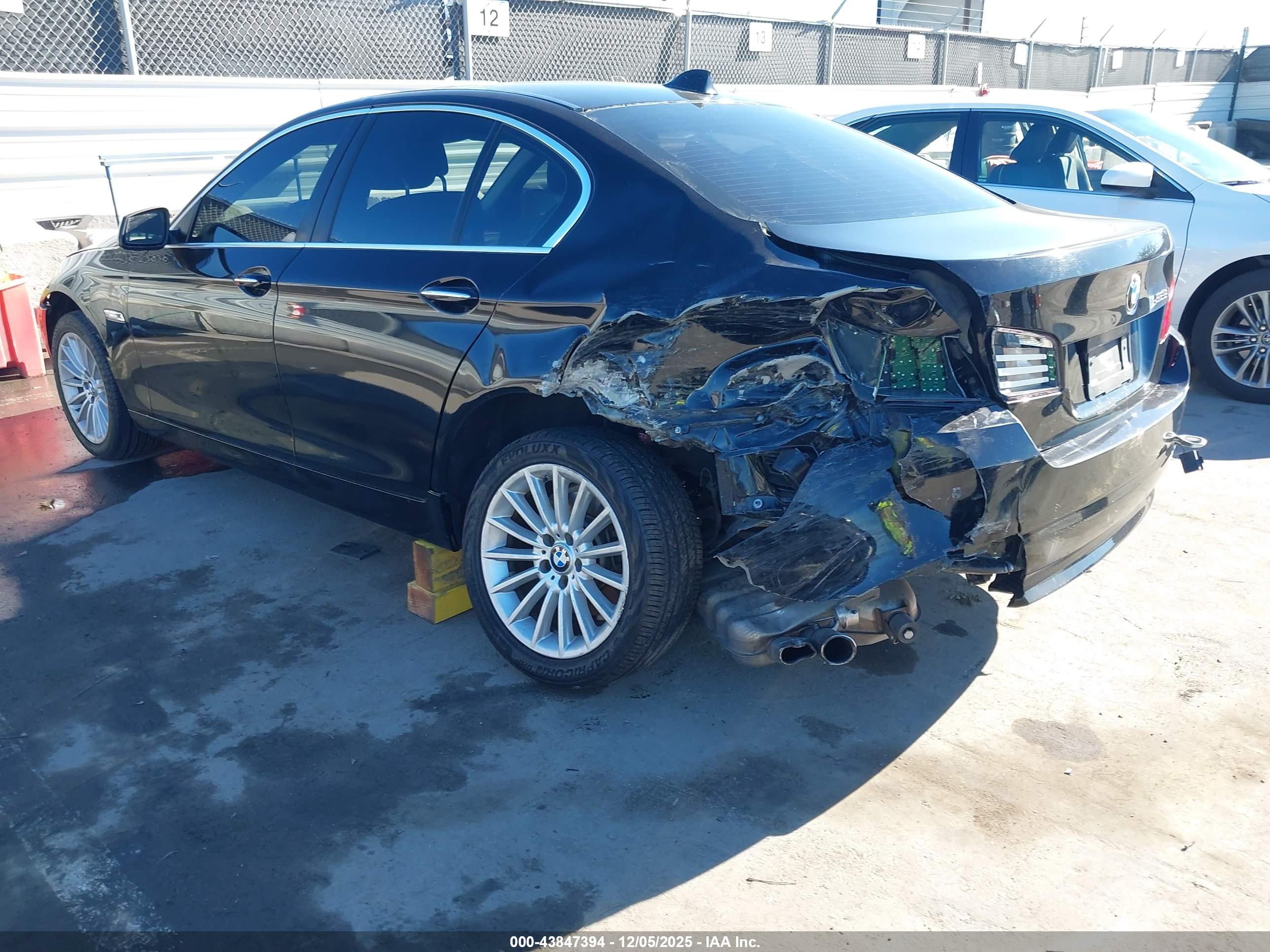 BMW 528I image 3