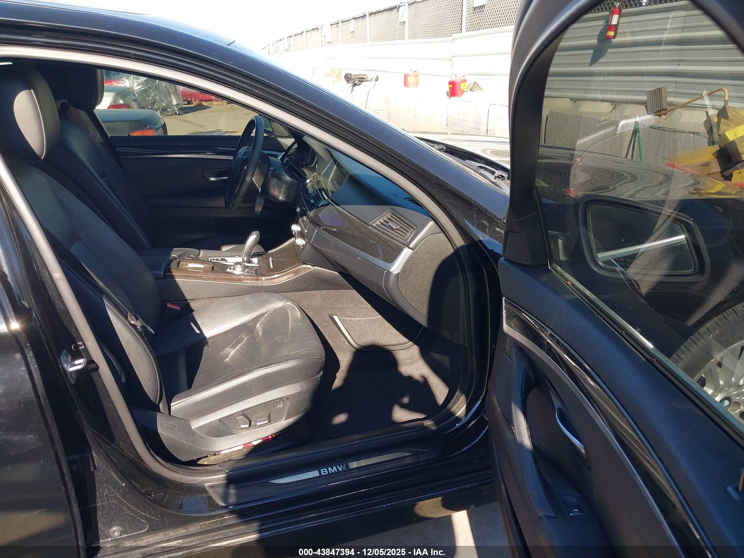 BMW 528I image 5