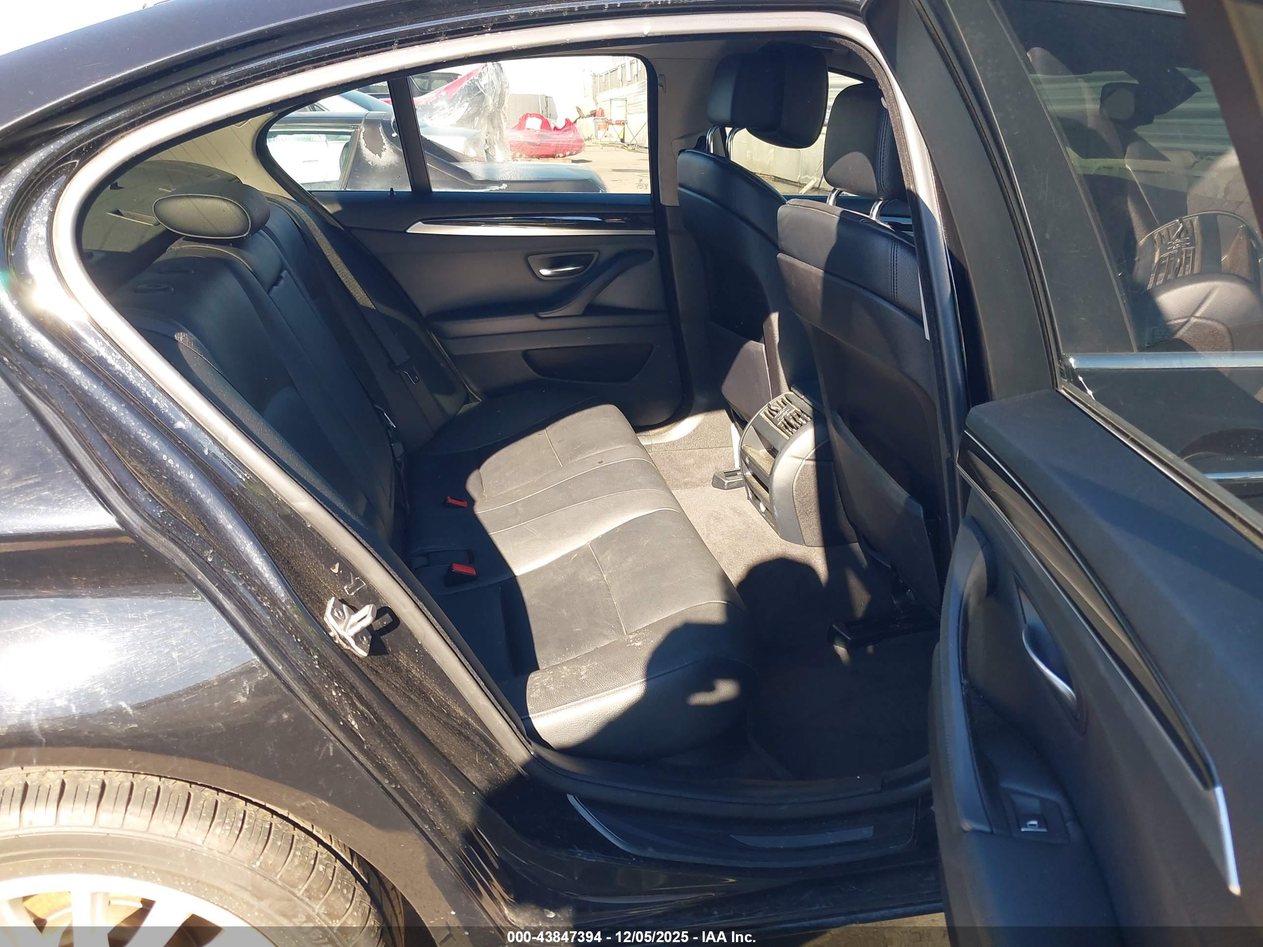 BMW 528I image 8
