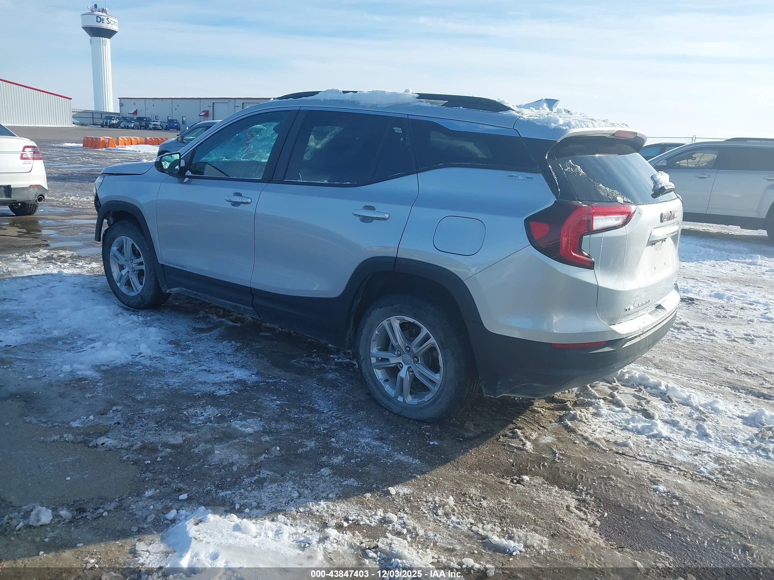 GMC TERRAIN image 3