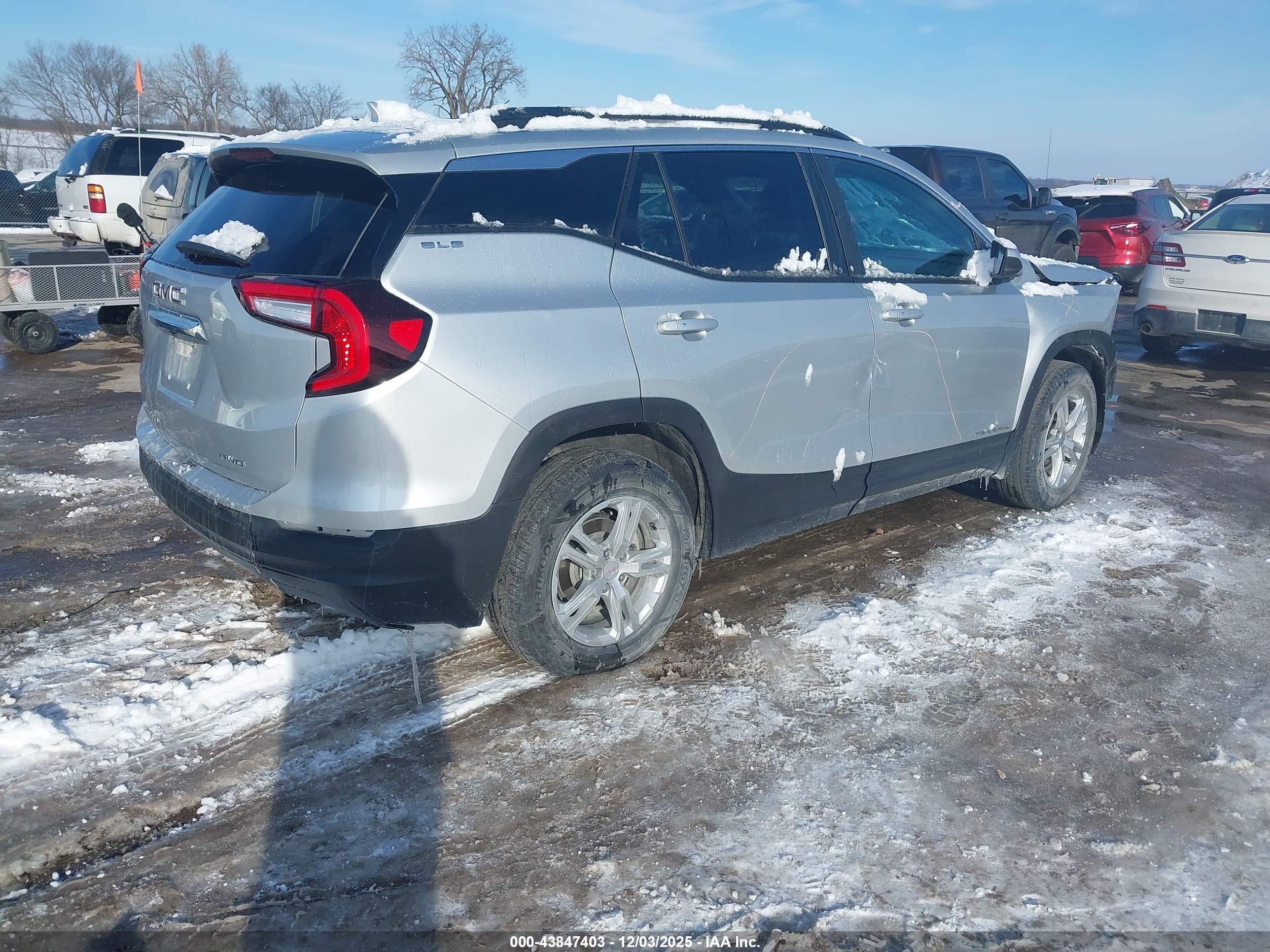 GMC TERRAIN image 4