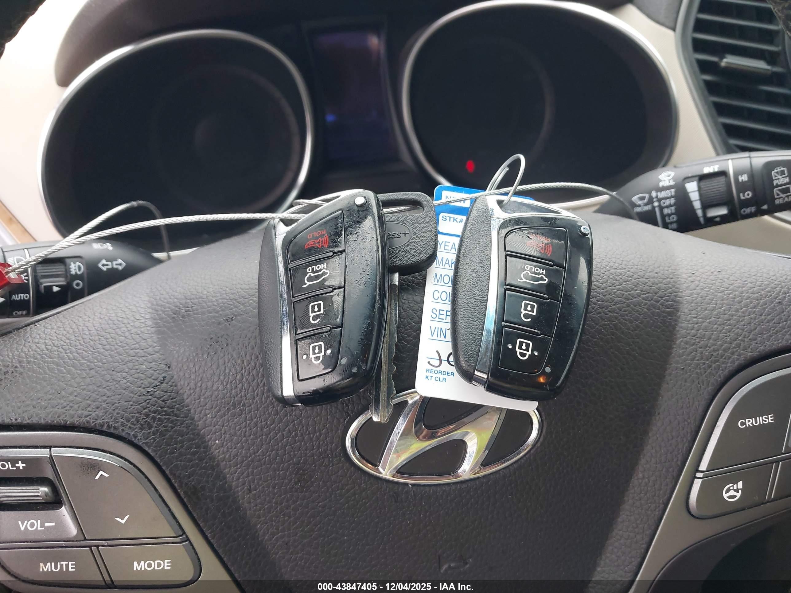 HYUNDAI SANTA image 11