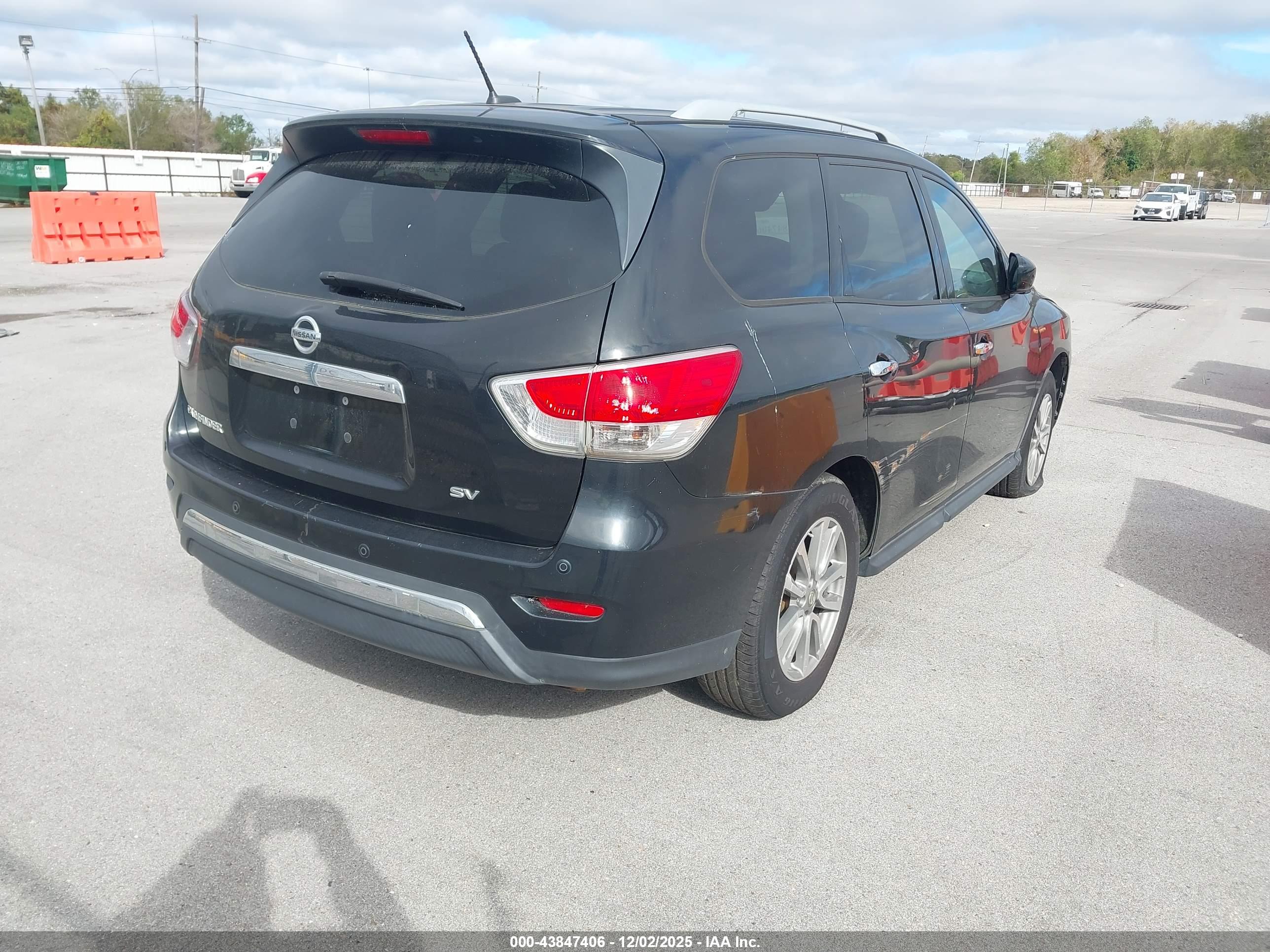 NISSAN PATHFINDER image 4