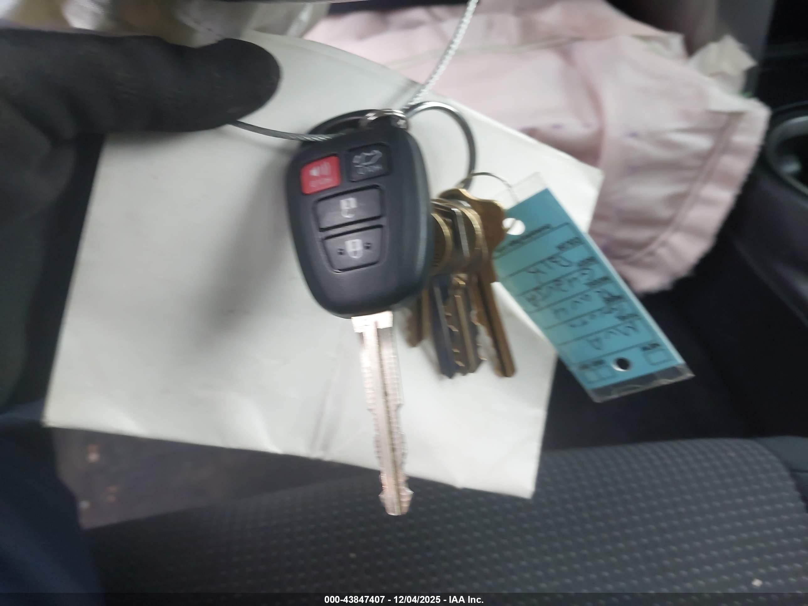 TOYOTA RAV4 image 11