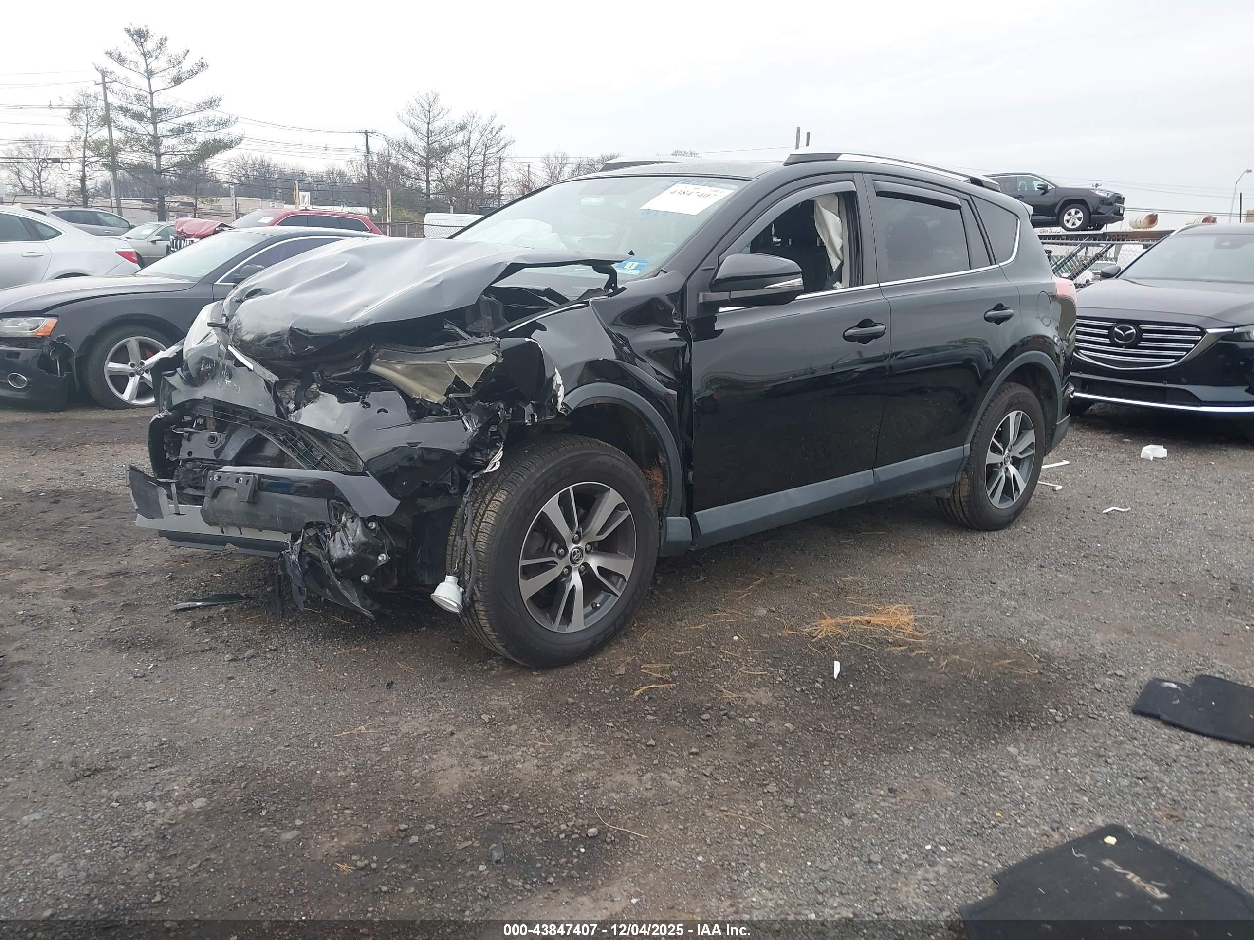 TOYOTA RAV4 image 2