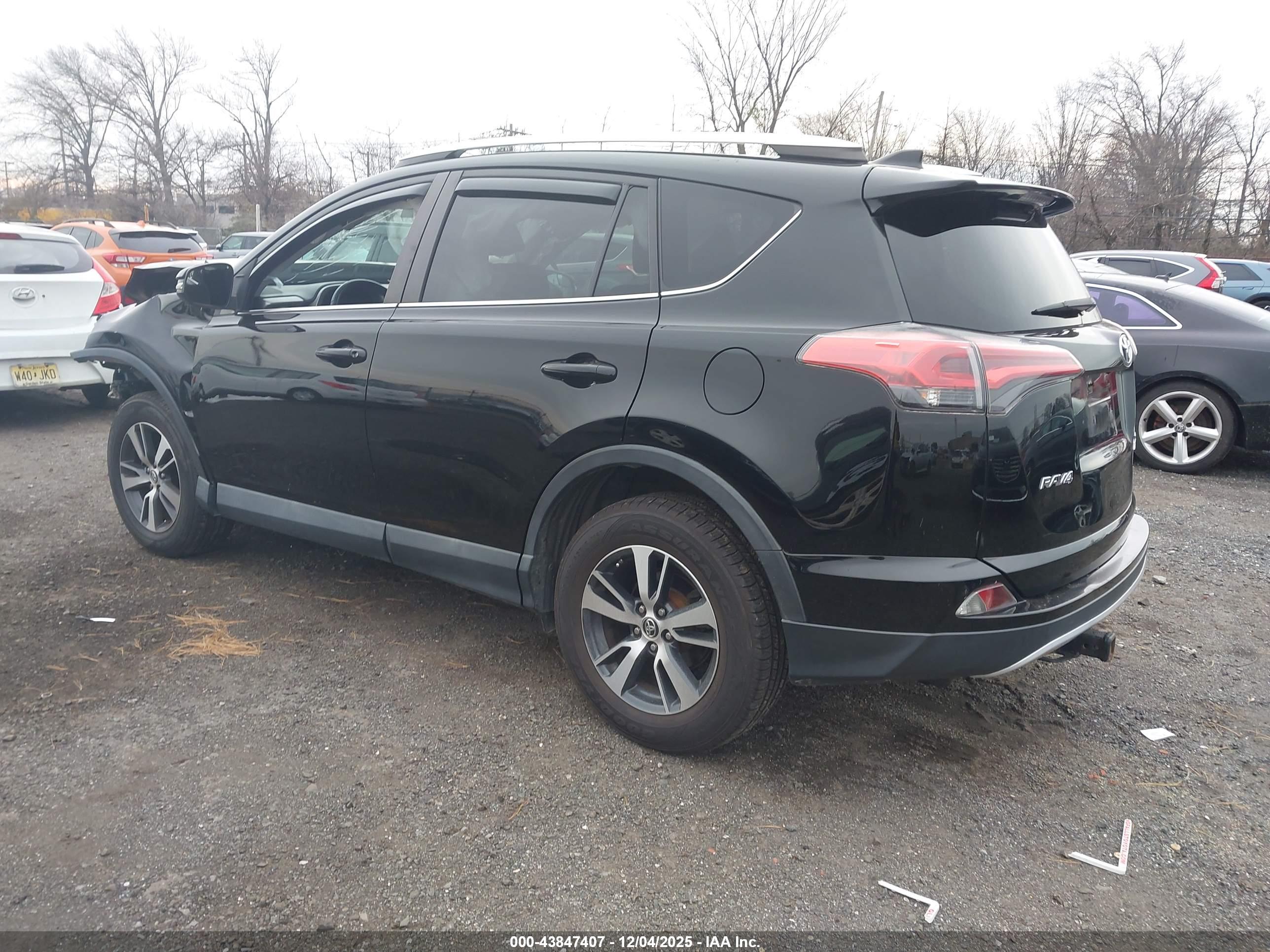 TOYOTA RAV4 image 3
