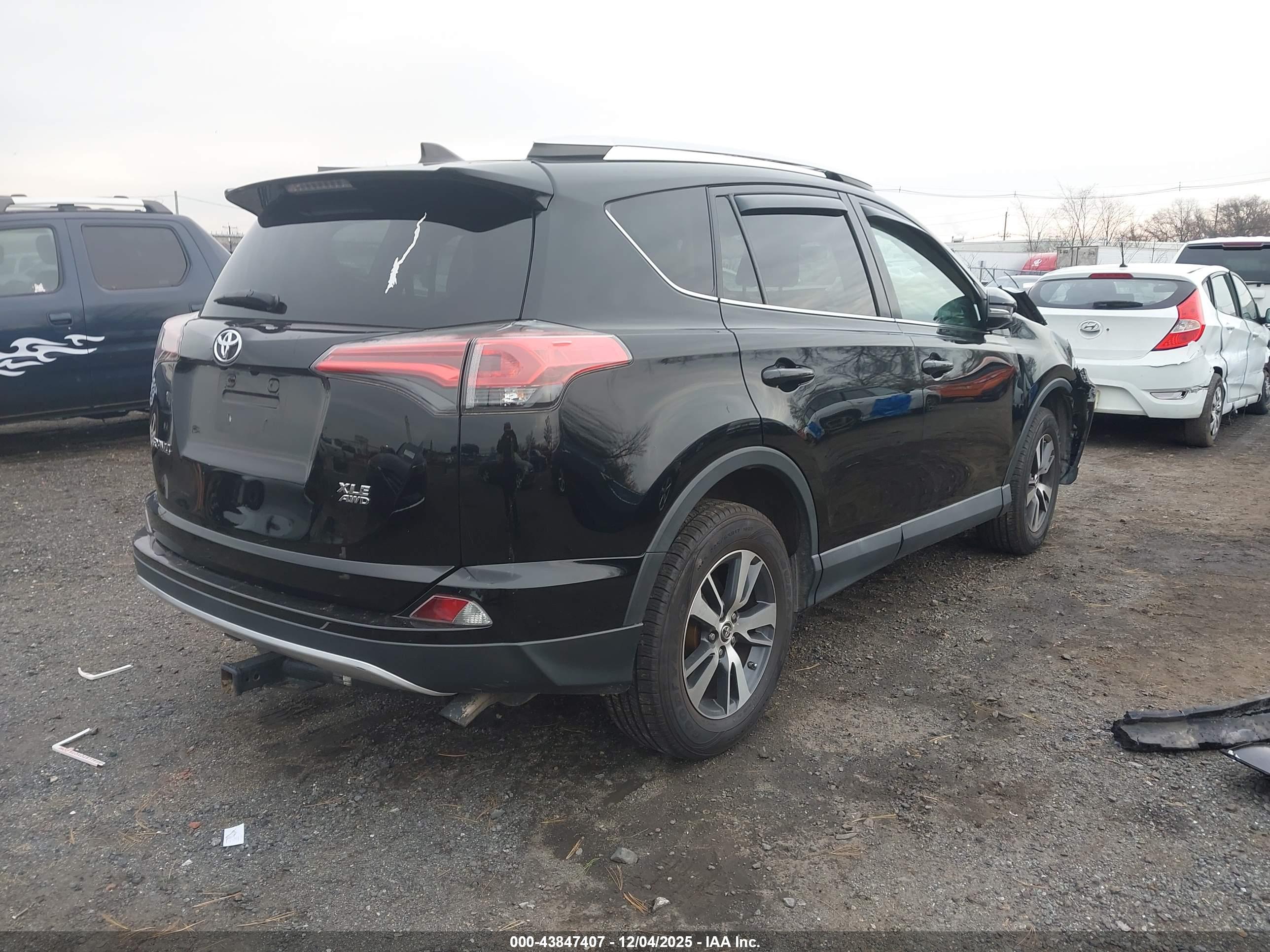 TOYOTA RAV4 image 4