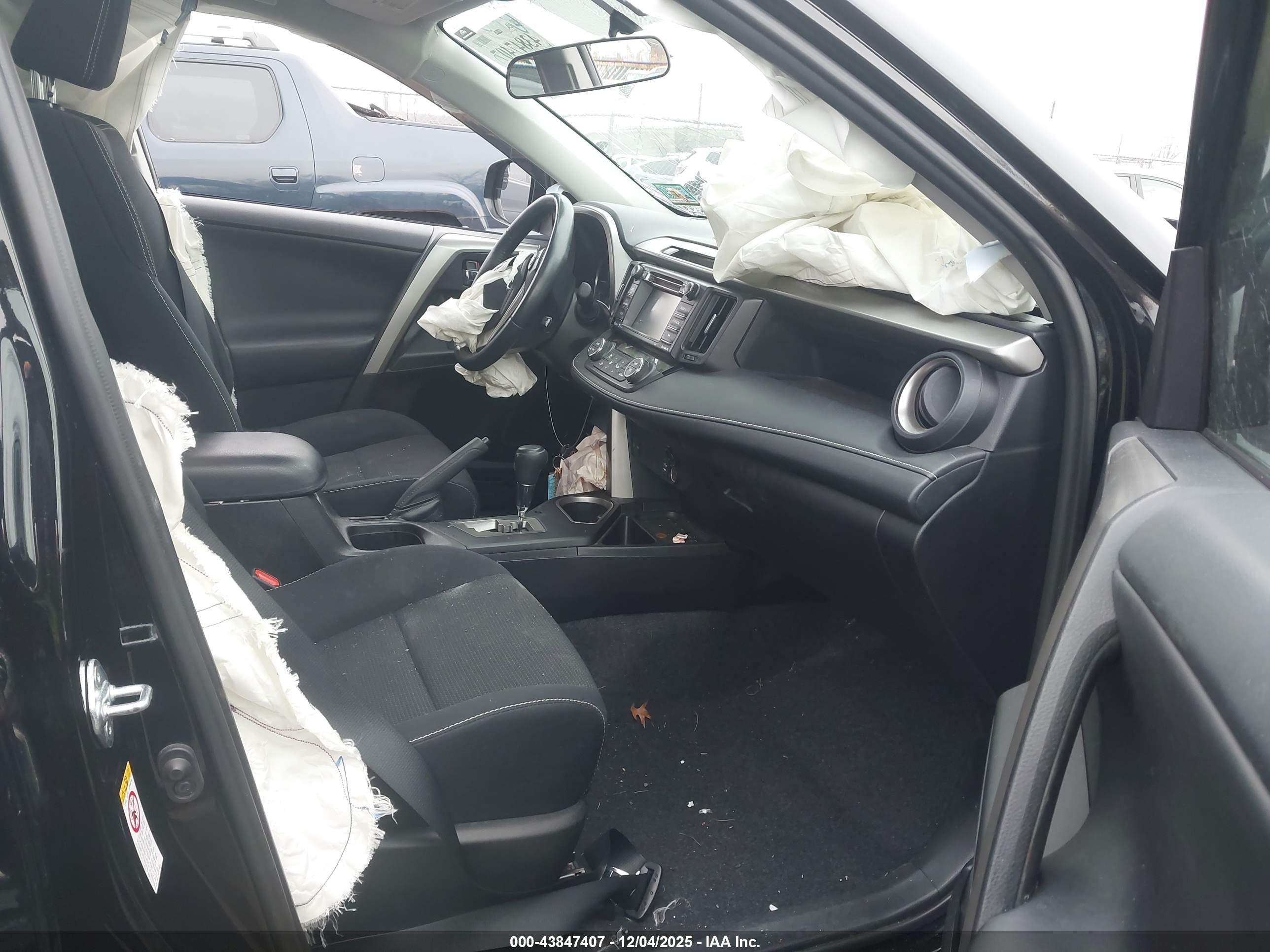TOYOTA RAV4 image 5