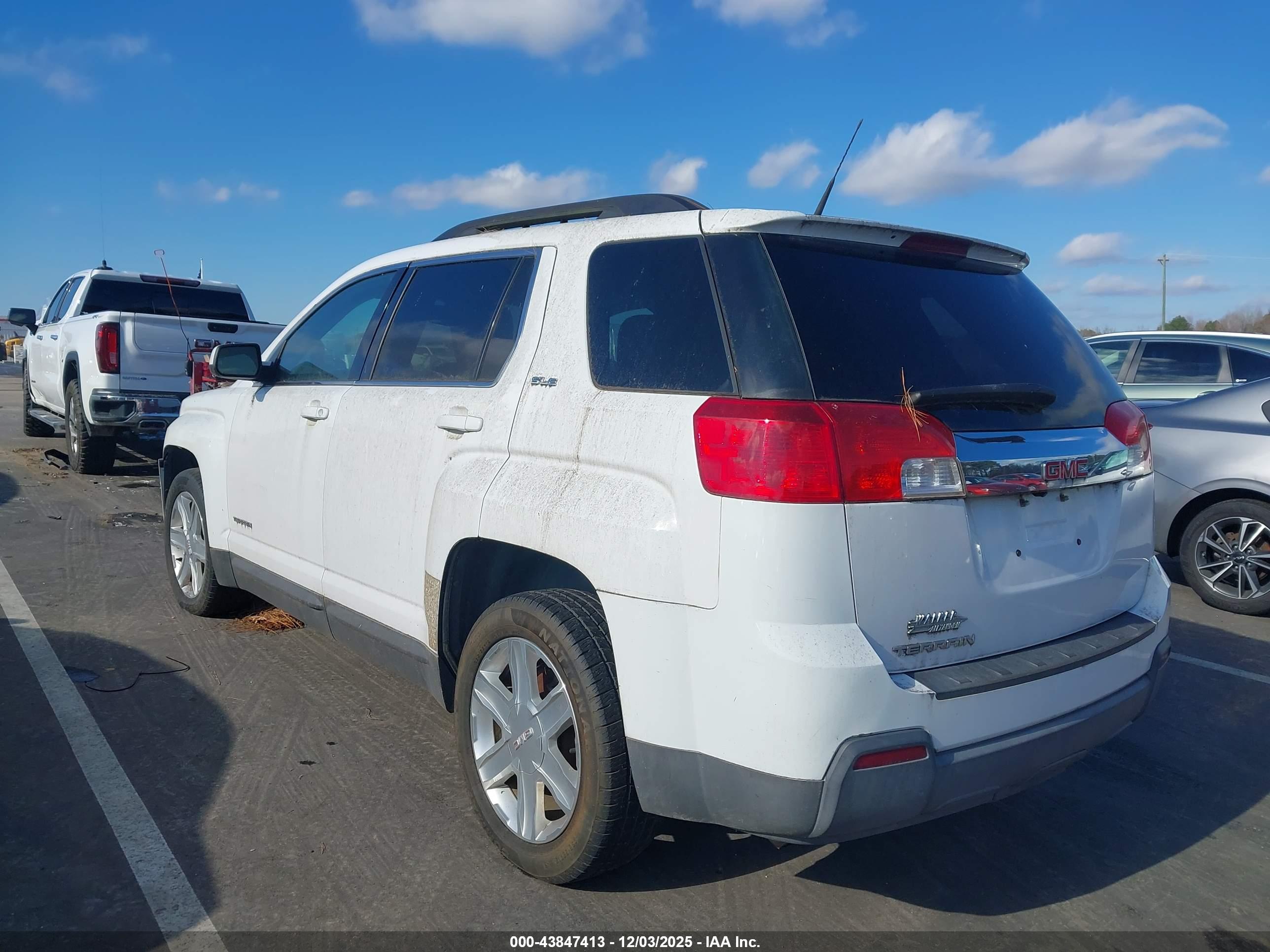 GMC TERRAIN image 3