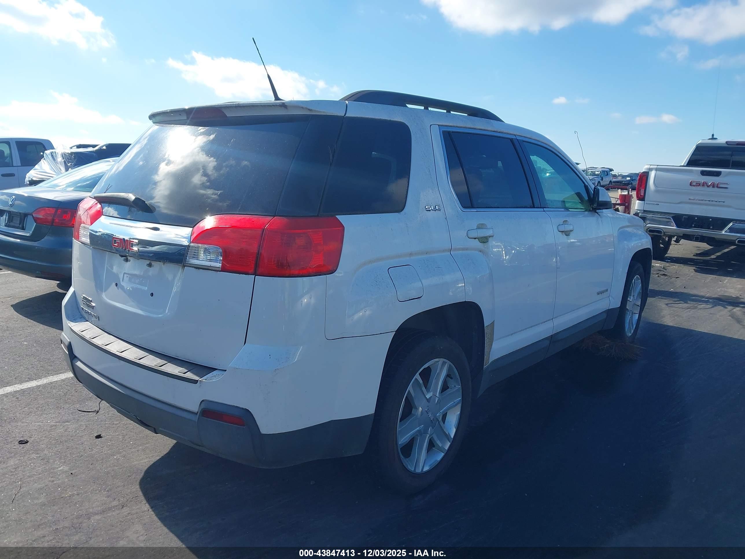 GMC TERRAIN image 4