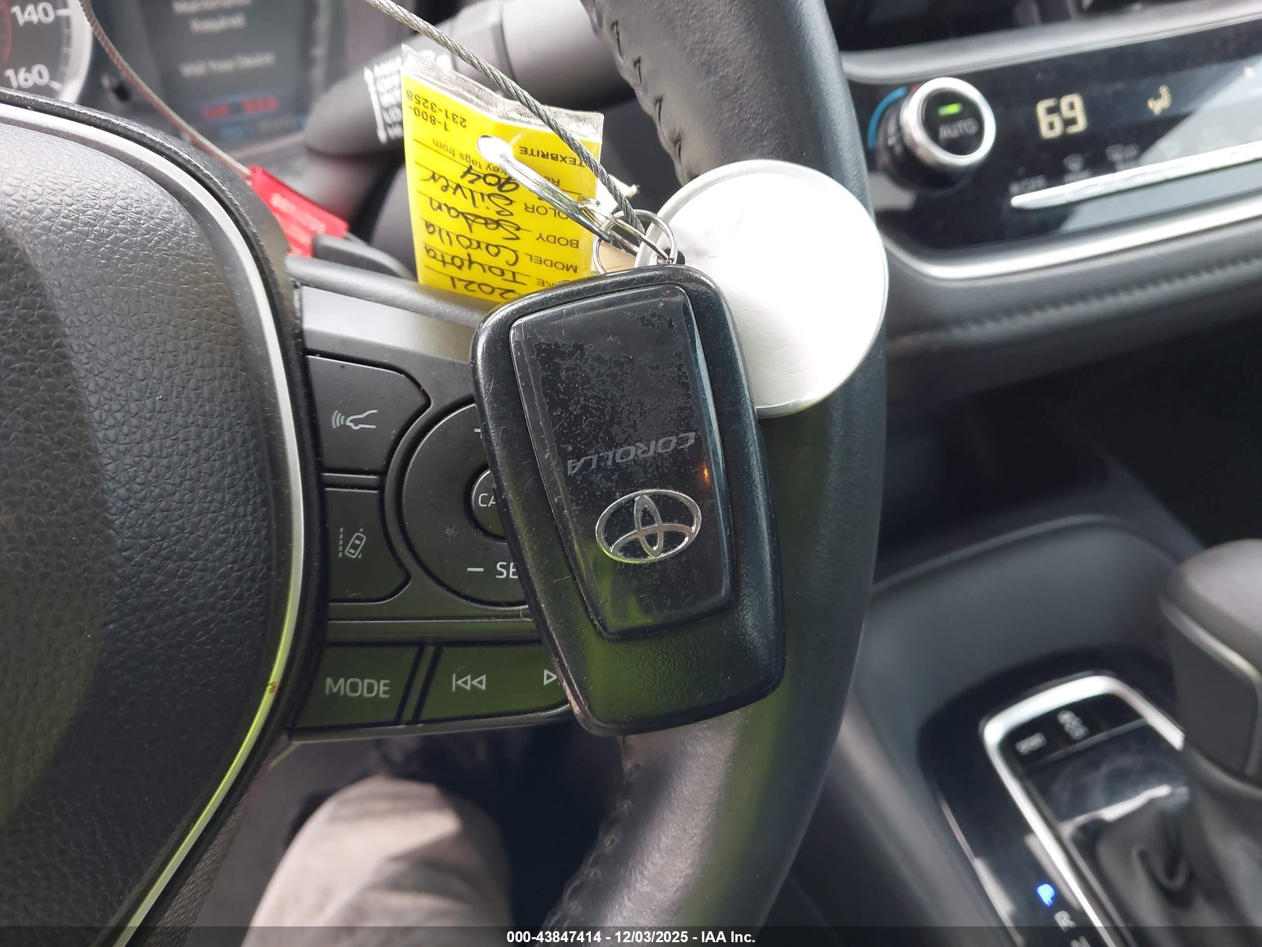 TOYOTA COROLLA image 11