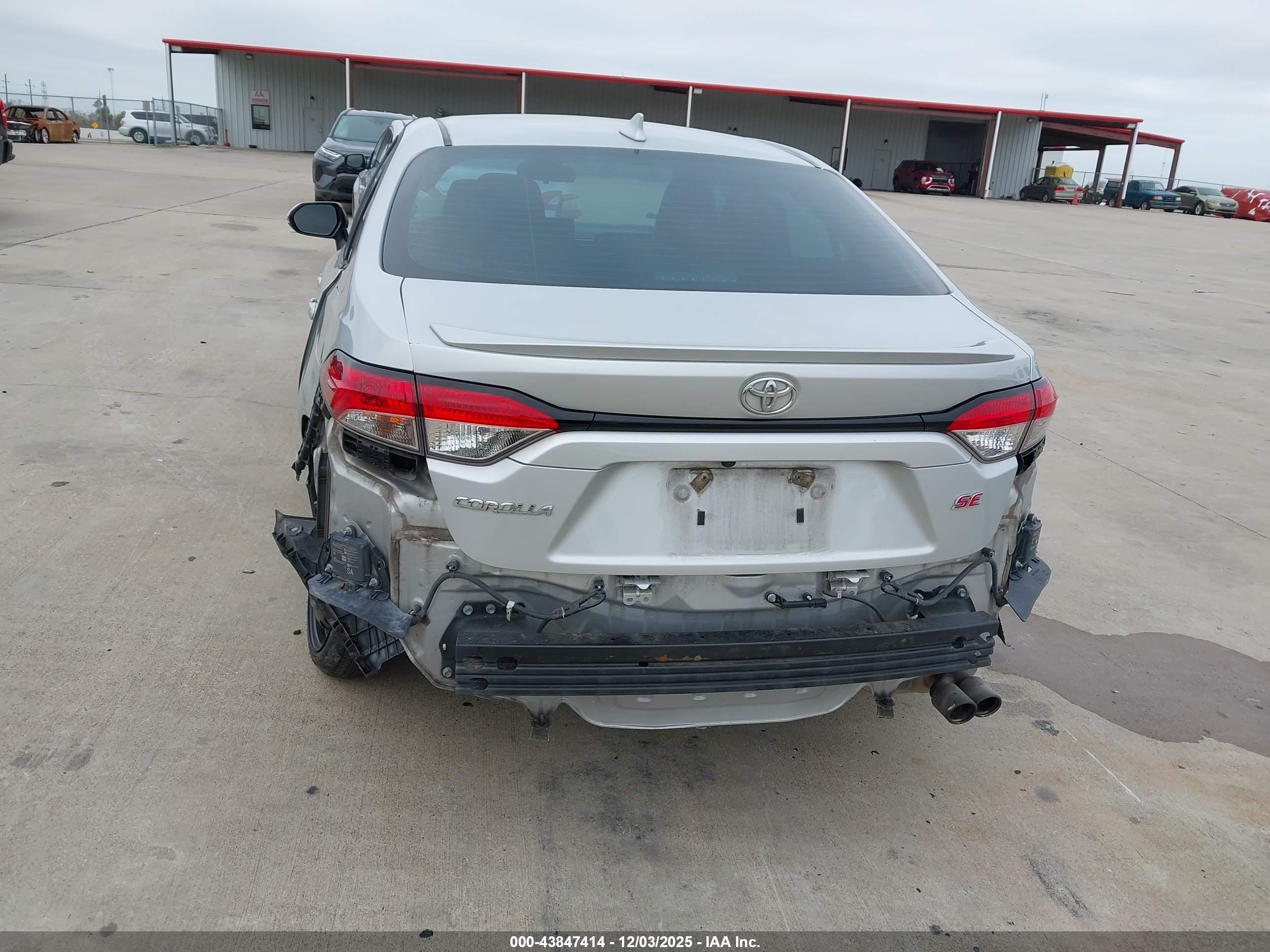 TOYOTA COROLLA image 6