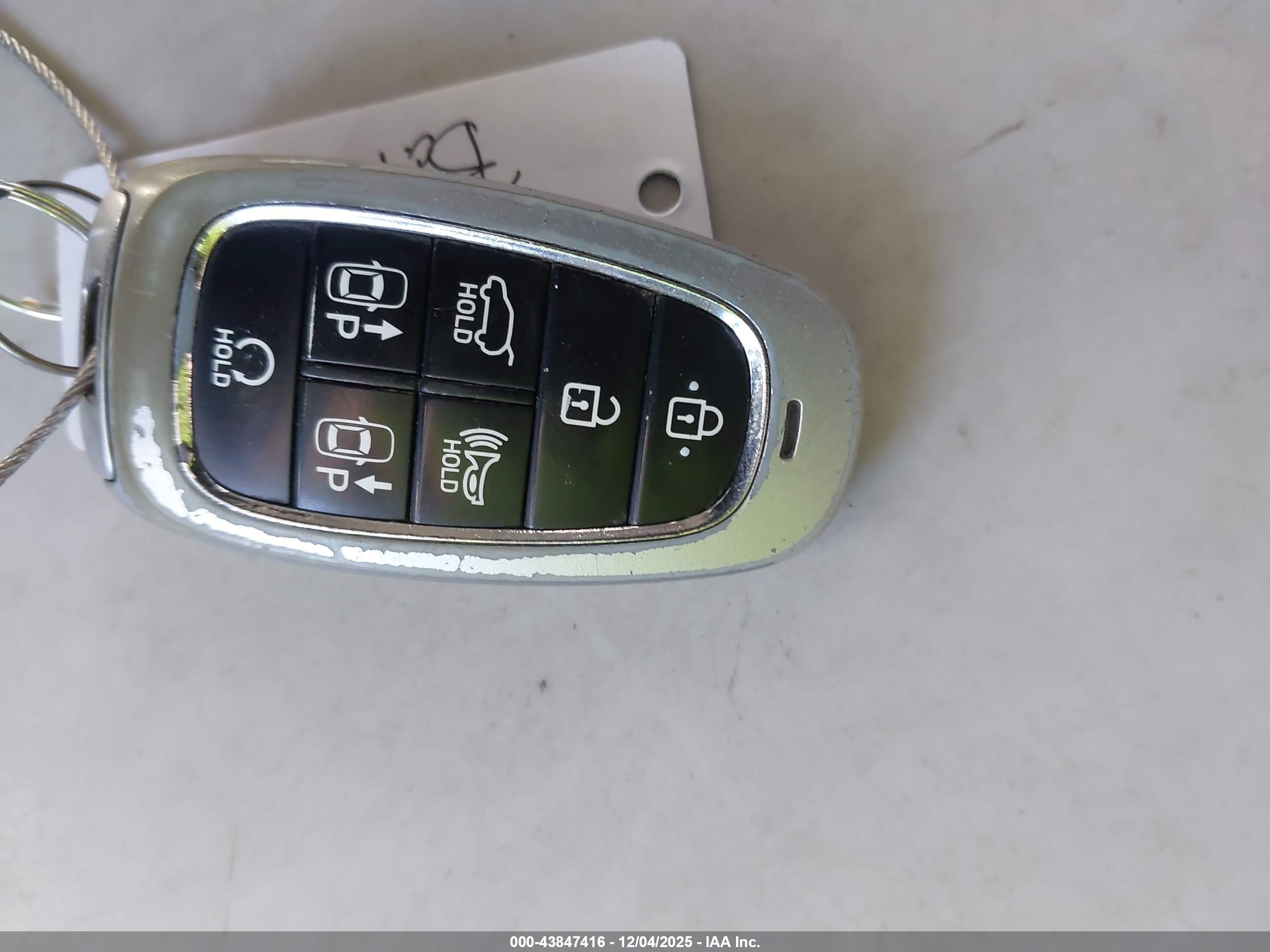HYUNDAI TUCSON image 11