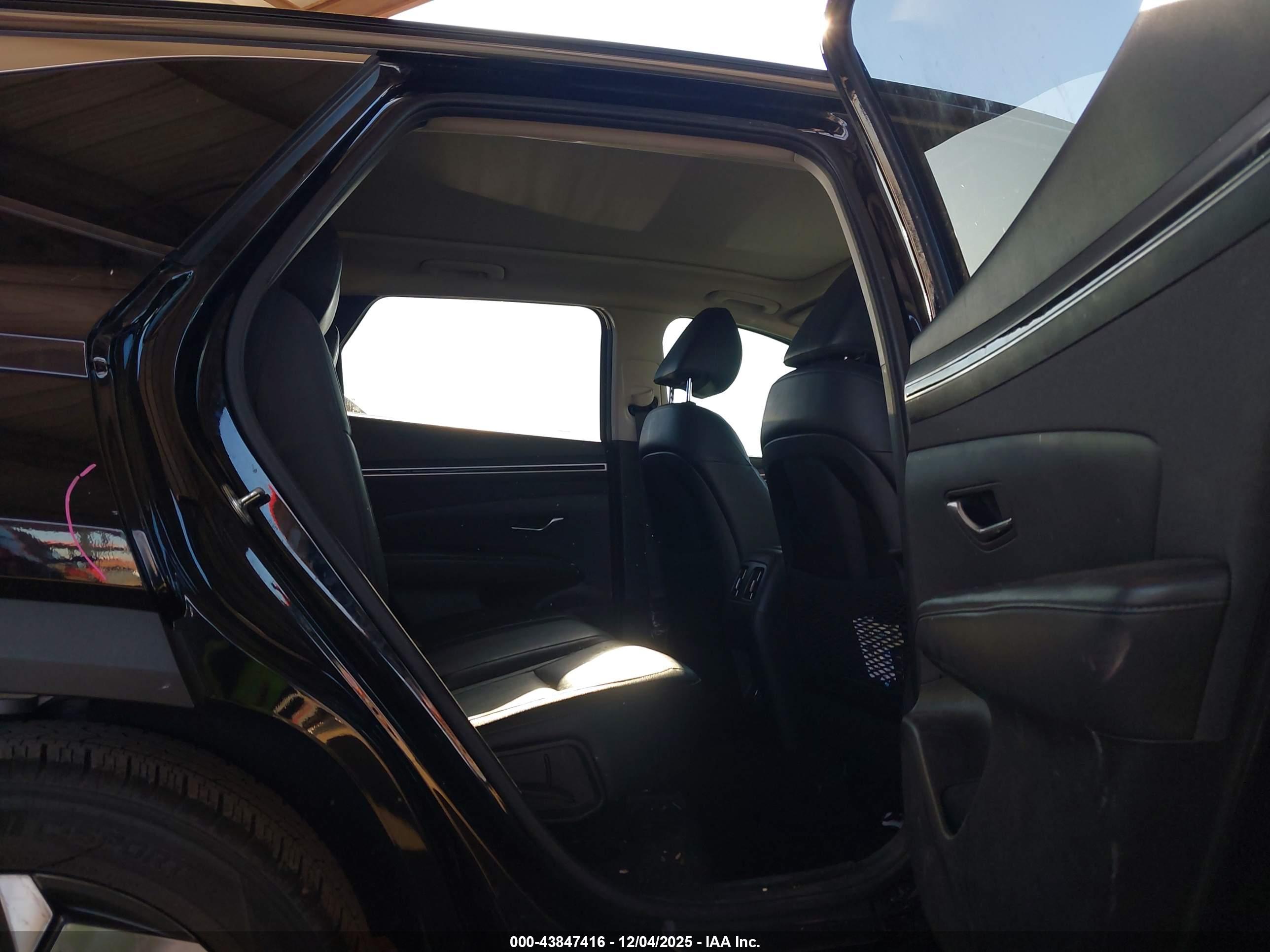 HYUNDAI TUCSON image 8