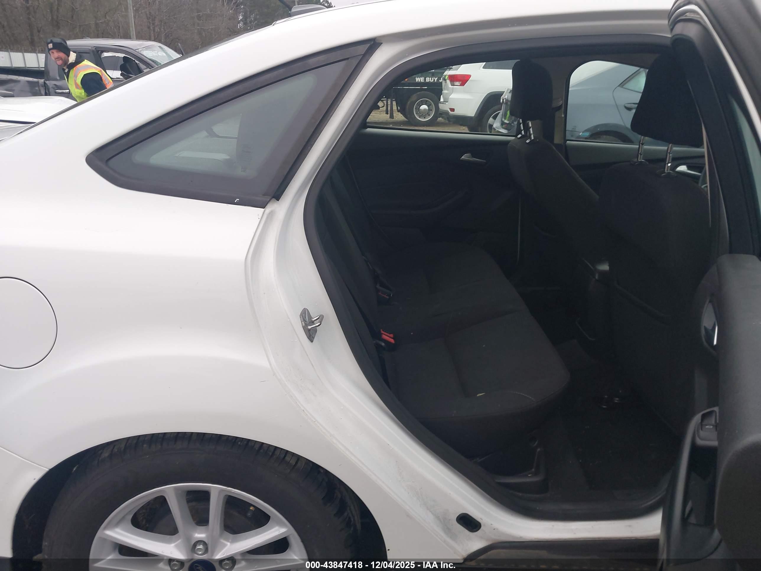 FORD FOCUS image 8