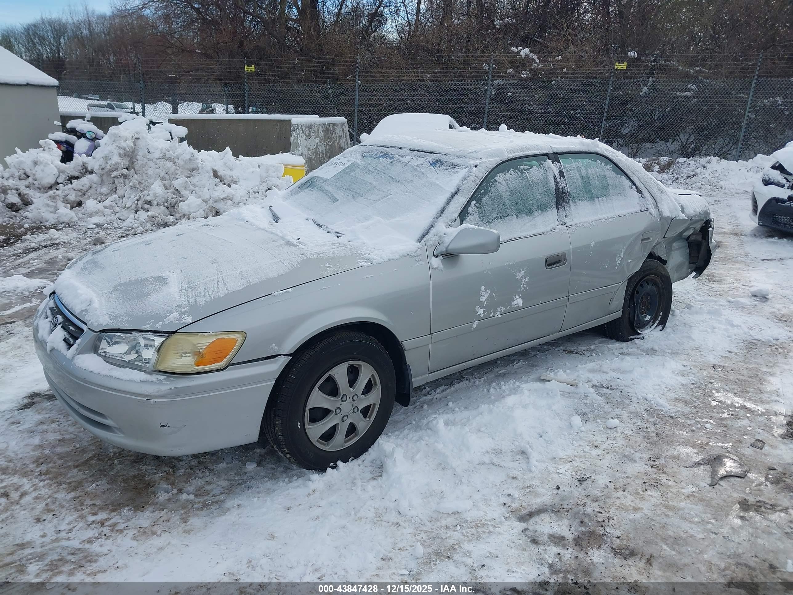 TOYOTA CAMRY image 2