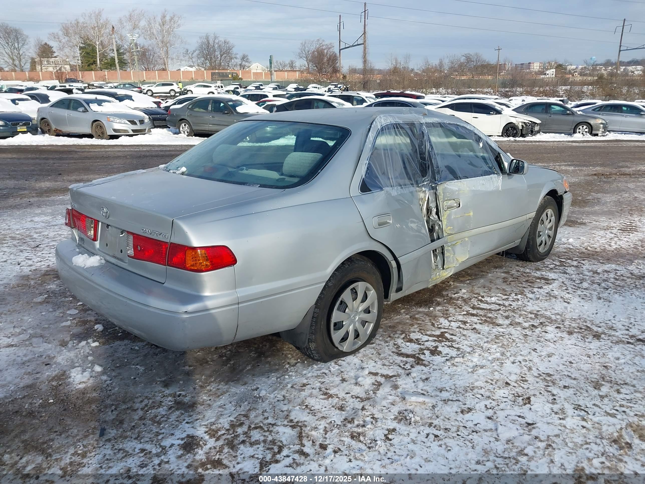 TOYOTA CAMRY image 4